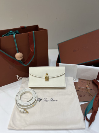 L**o p*ana extra pochette 18 x 10 x 2.5 cm