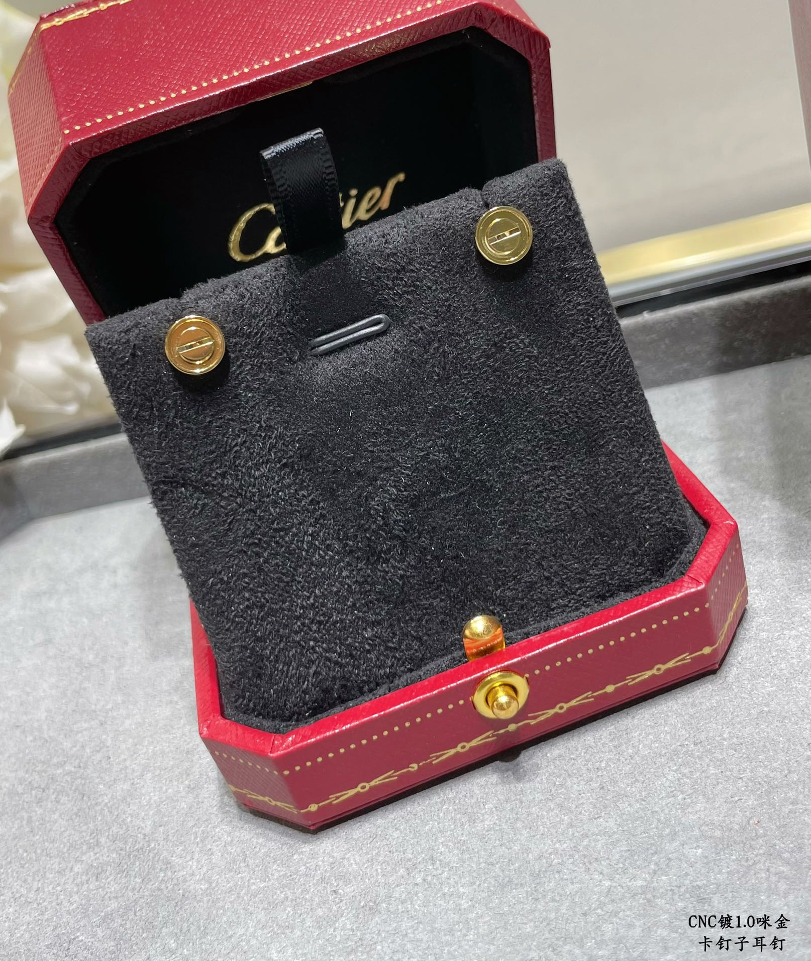 Ca*t*er nail earrings