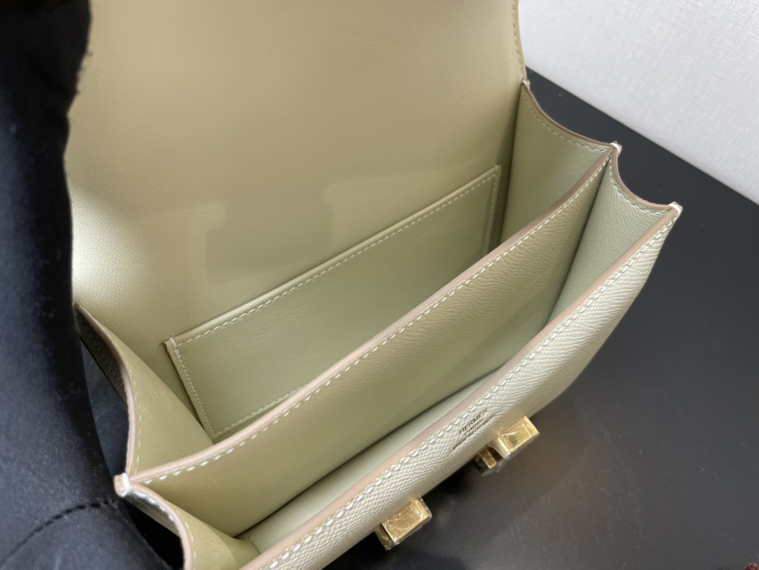 H**mes constance 24 white epsom leather gold hardware 9.4"x5.9"x3"