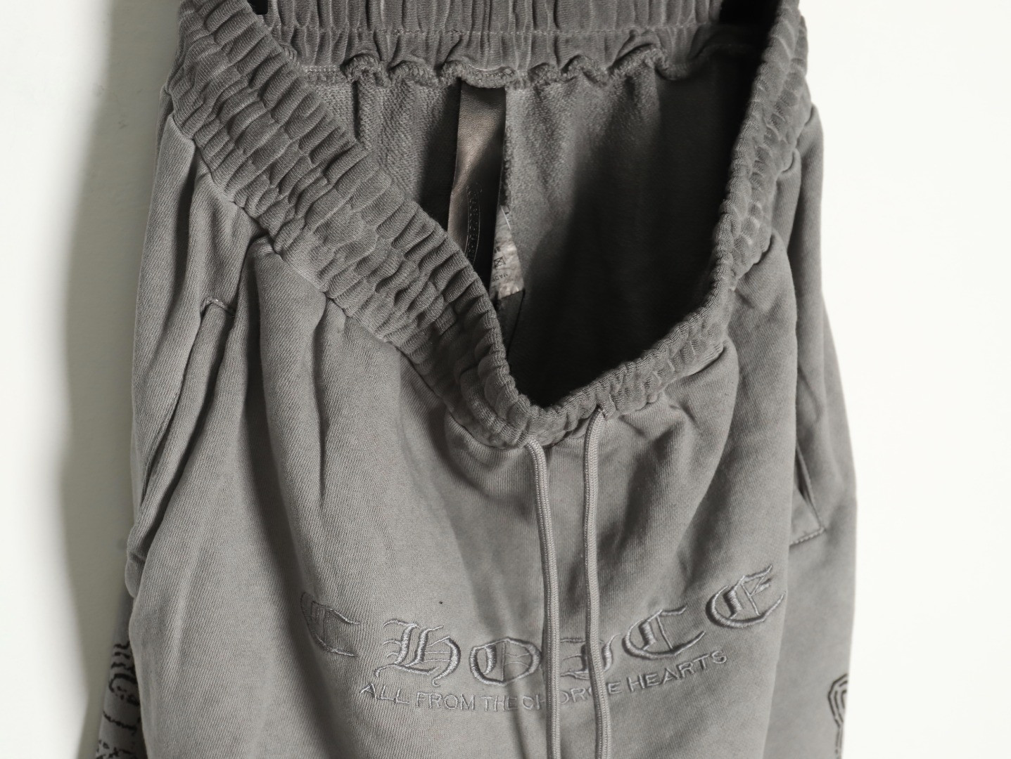 Ch**me He**ts shorts