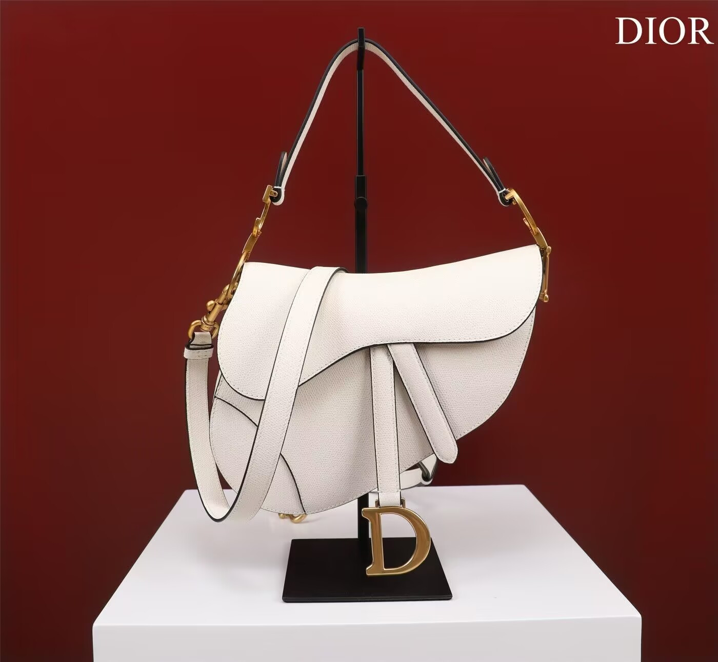 D*or mini saddle bag with strap grained calfskin 19 x 16 x 5 cm