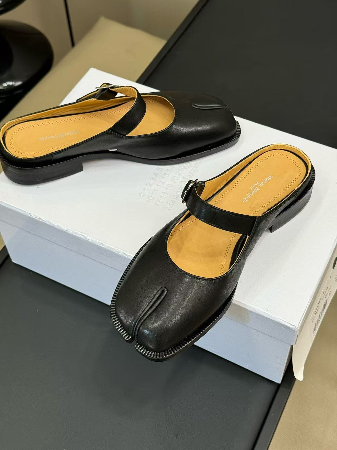 ua ma*s*n Ma*i*la tabi city mary-jane mules