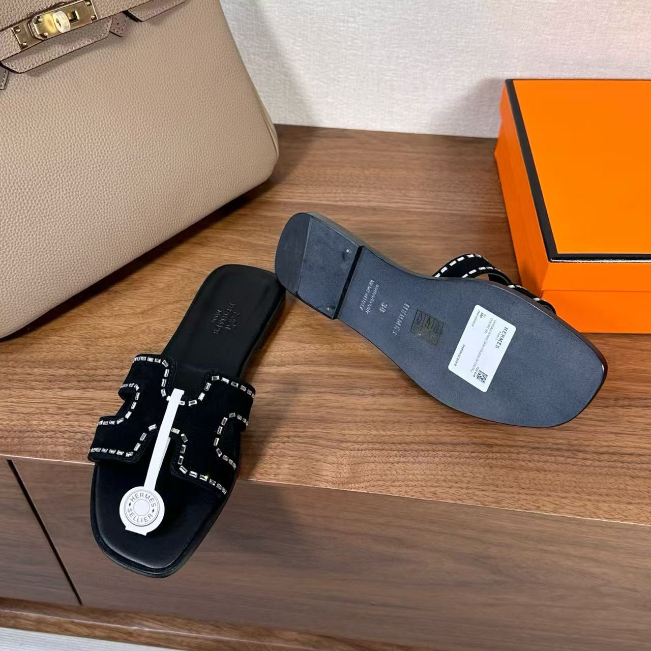 UA Hermès Oran sandal