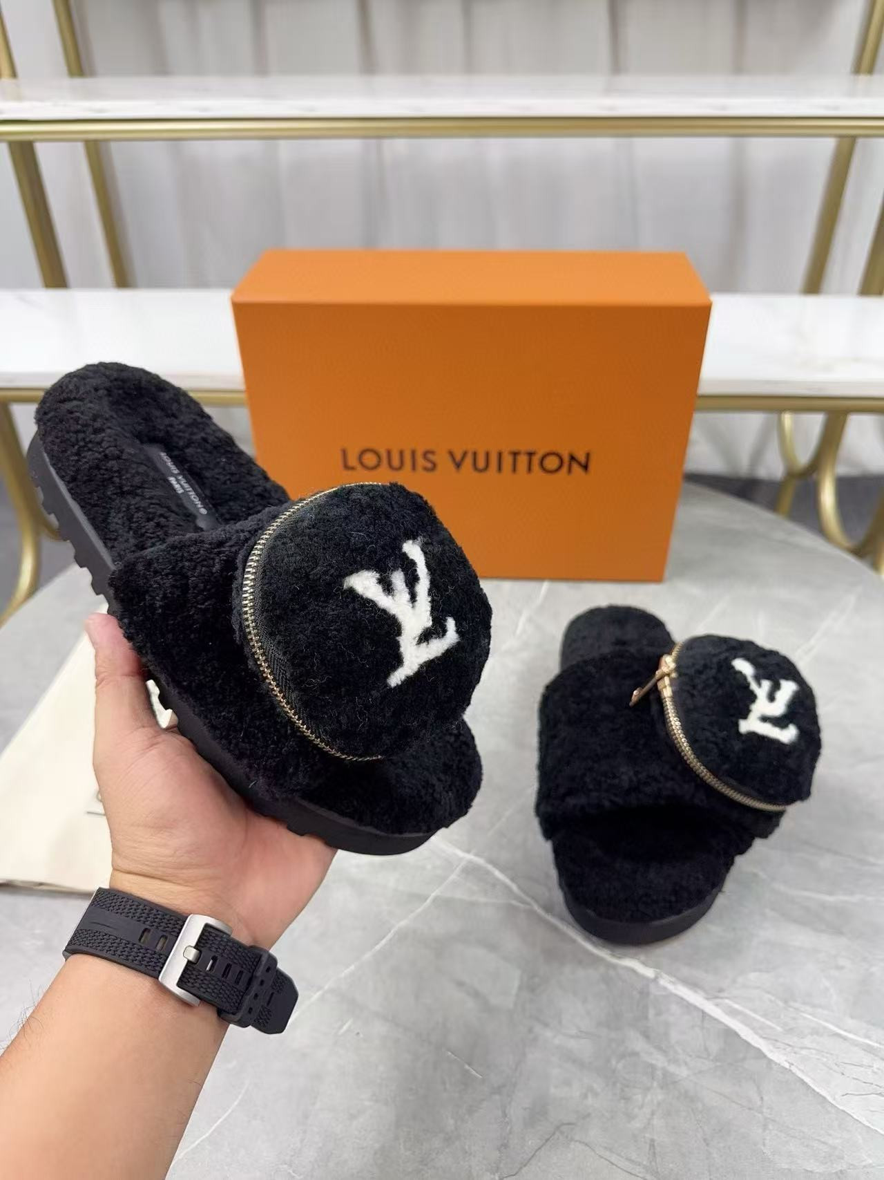 UA LV Slippers