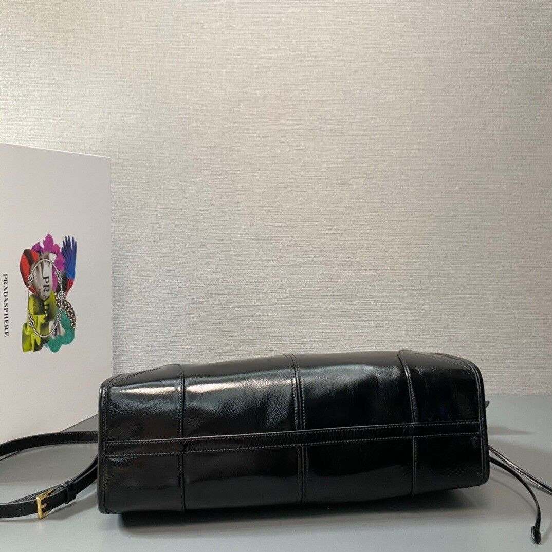 Pra*a bonnie large leather handbag in black 24x38x12cm