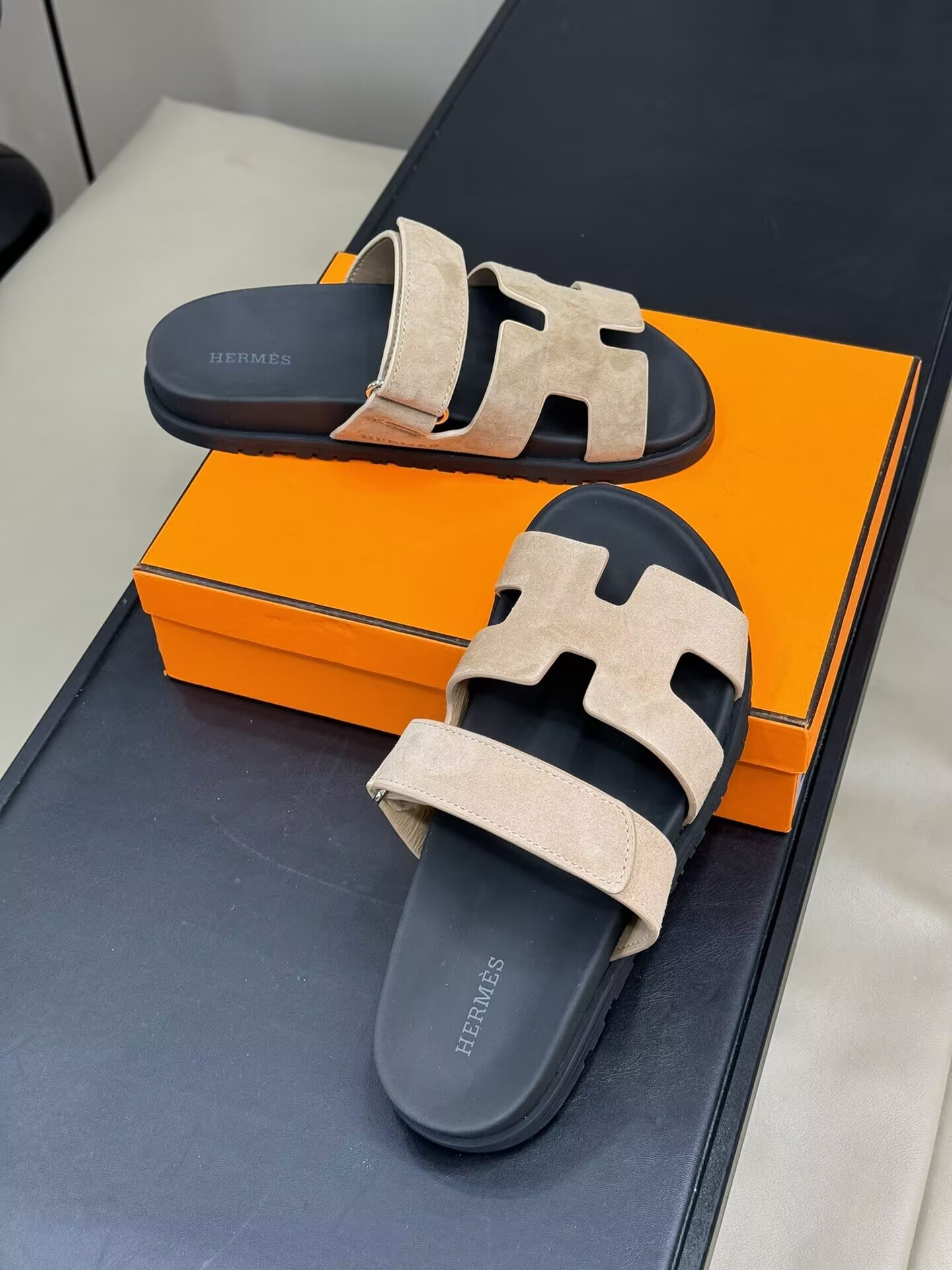 UA Hermès Chypre sandal