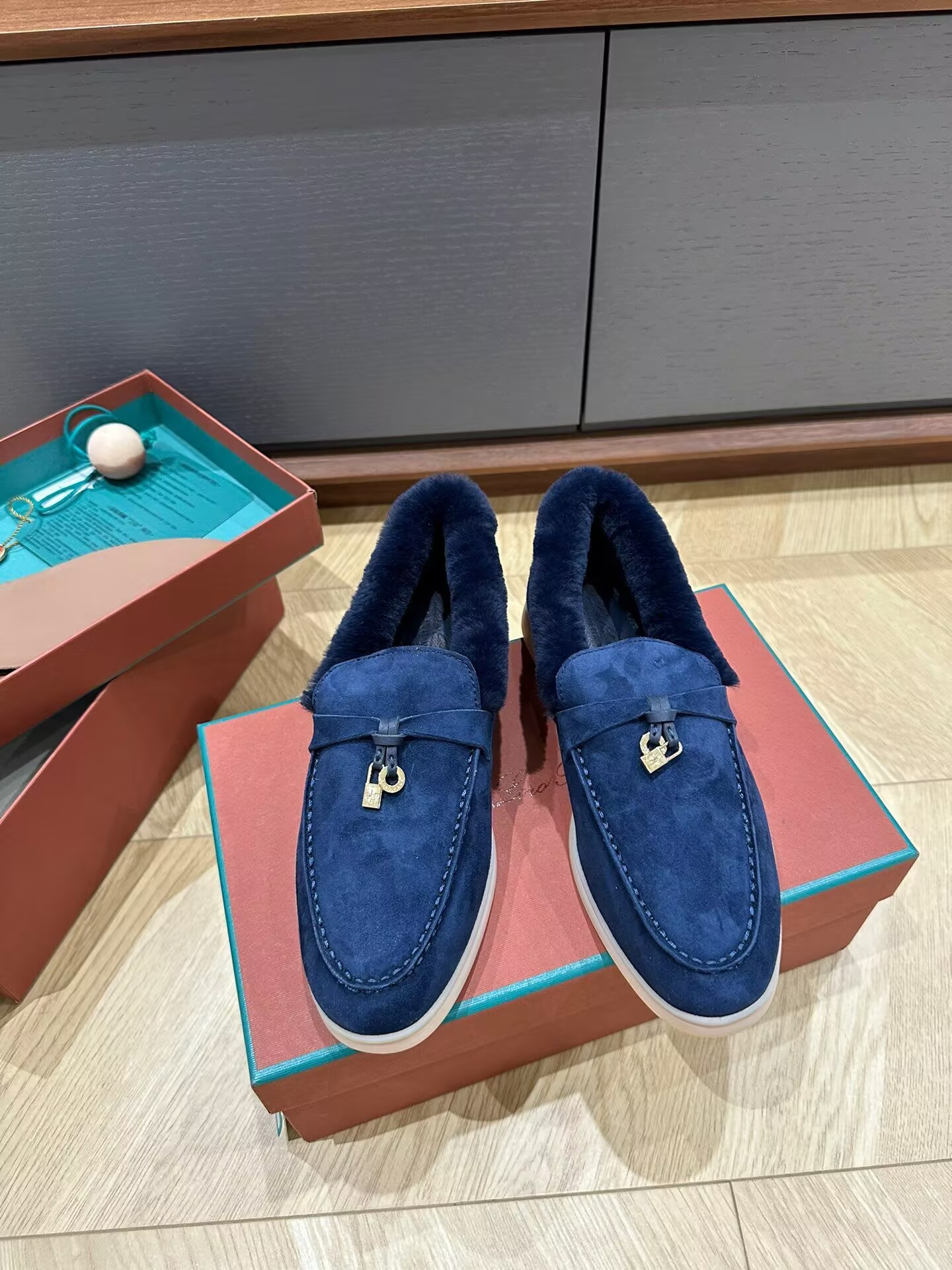 ua L**o p*ana summer charms walk loafers