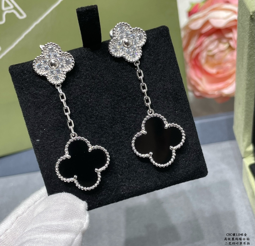 v*n cl*f & arpels high-grade black agate with Di*m*nd two-flower four-leaf clover earrings