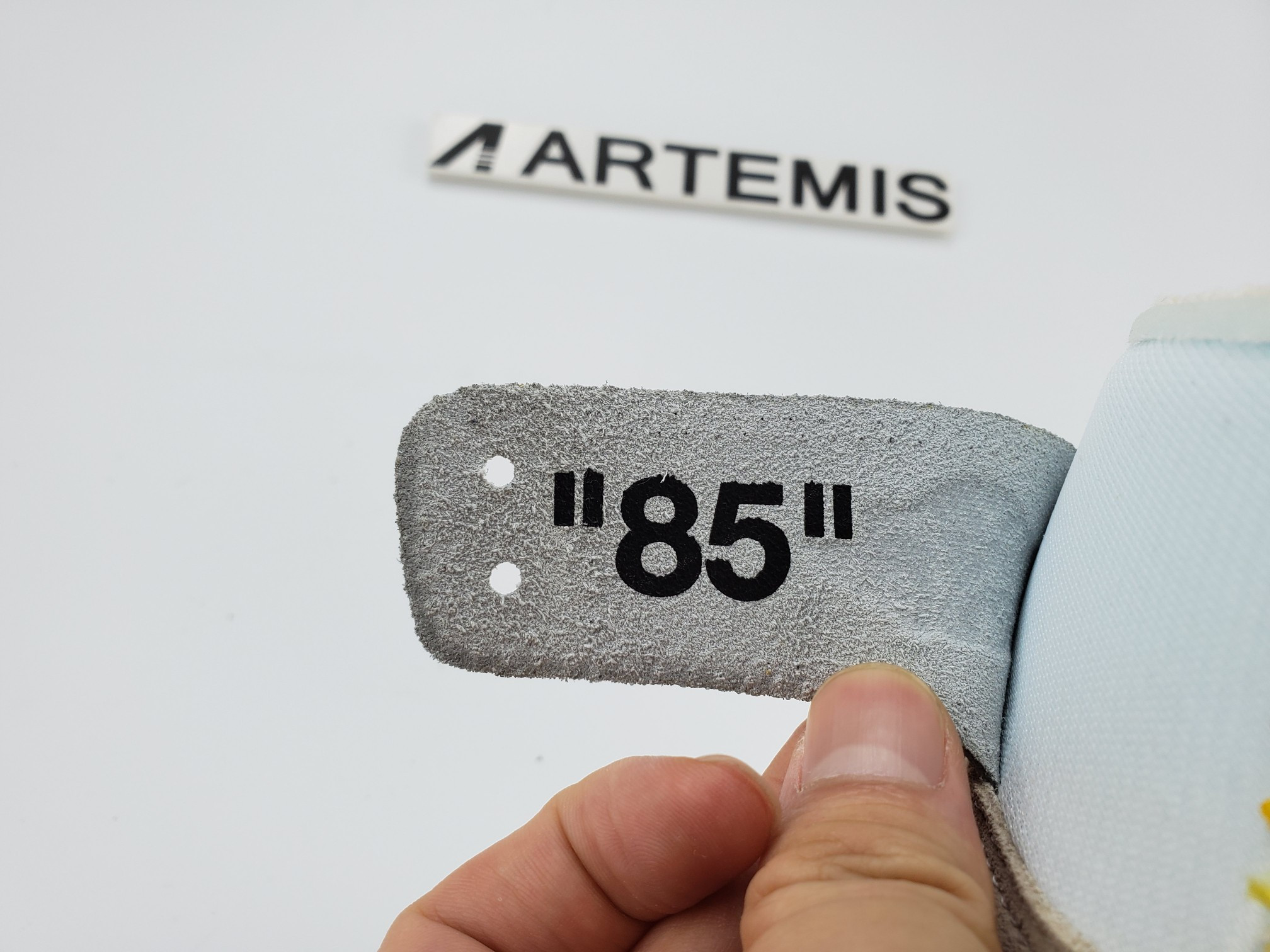 Air Jordan 1 Retro High Off-White Yellow