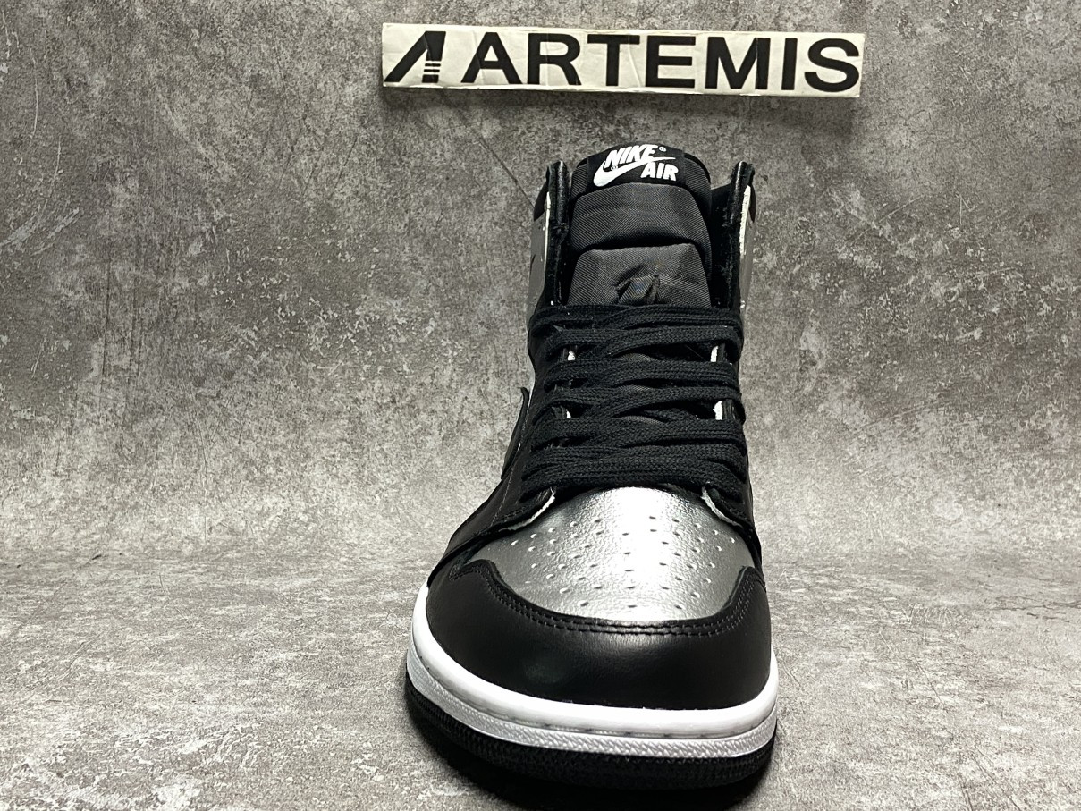 Air Jordan 1 Retro High Silver Toe