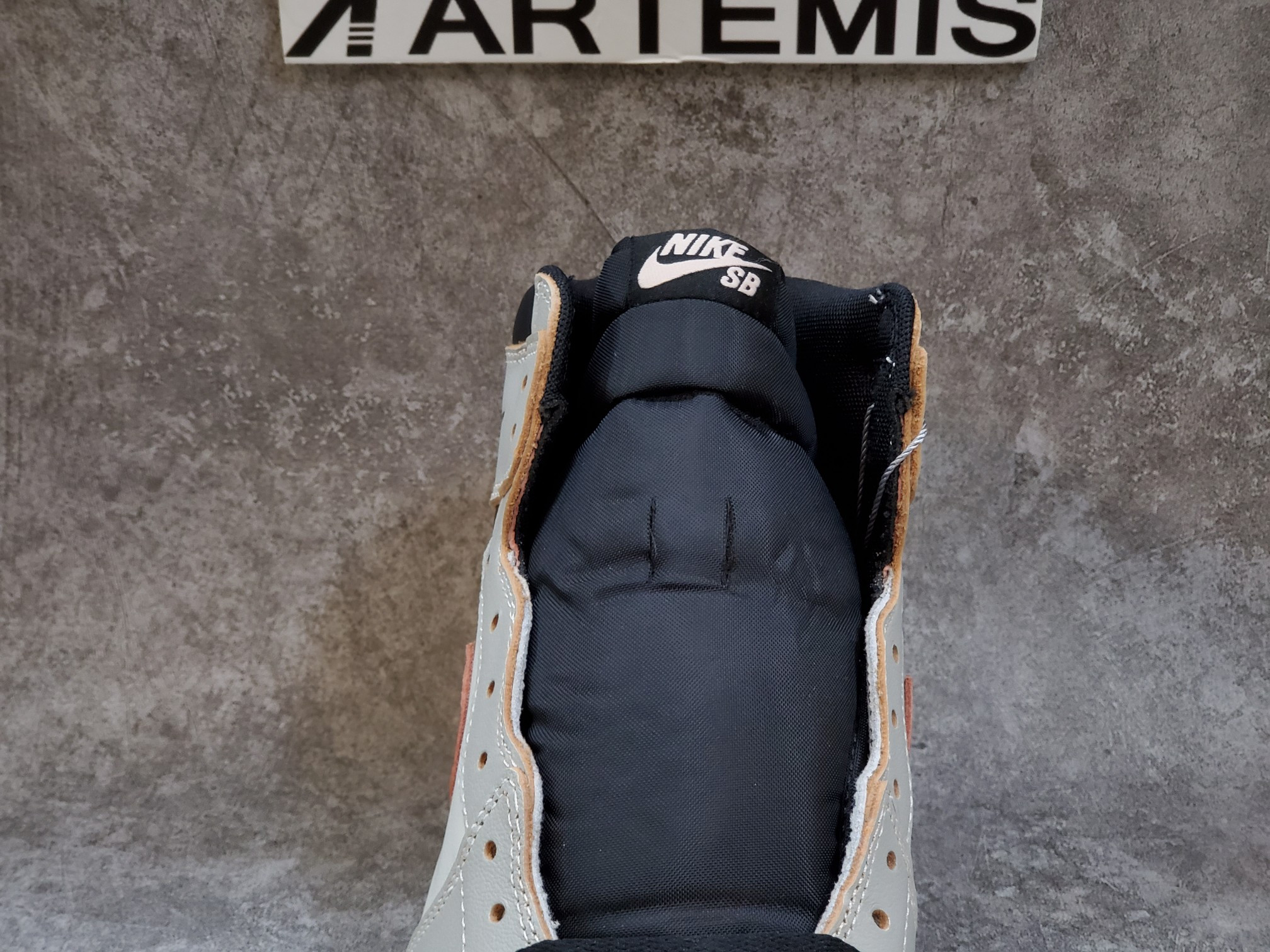 Air Jordan 1 Retro High OG Defiant SB NYC to Paris