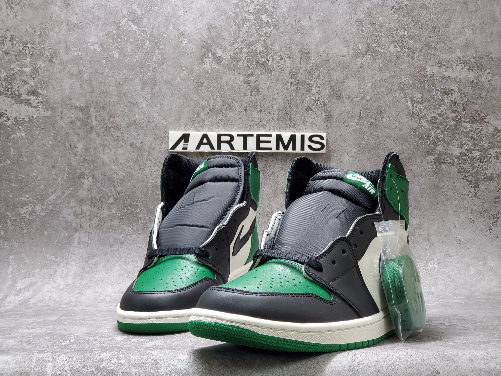 Air Jordan 1 Retro High Pine Green