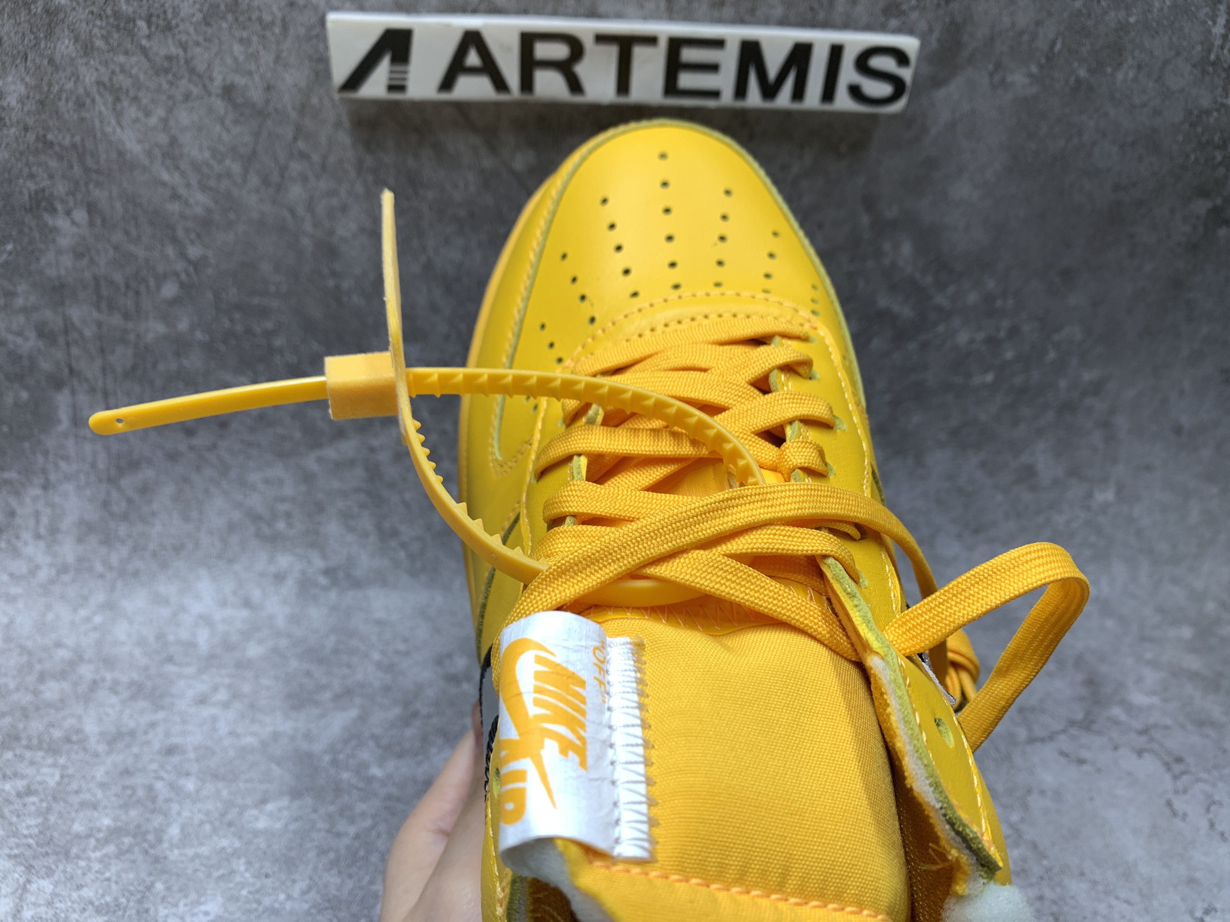 Air Force 1 x Off-White Low University Gold