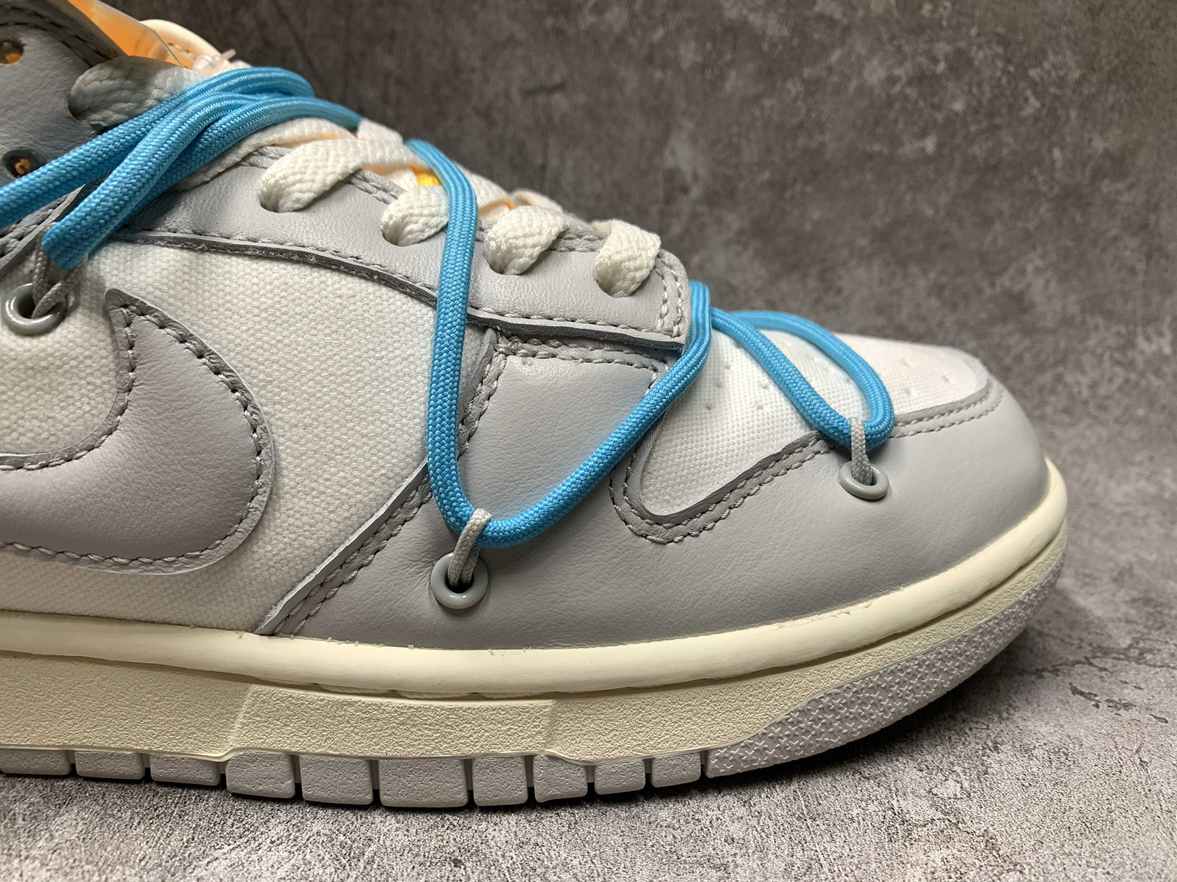 Off-White x Nike Dunk Low 02 of 50