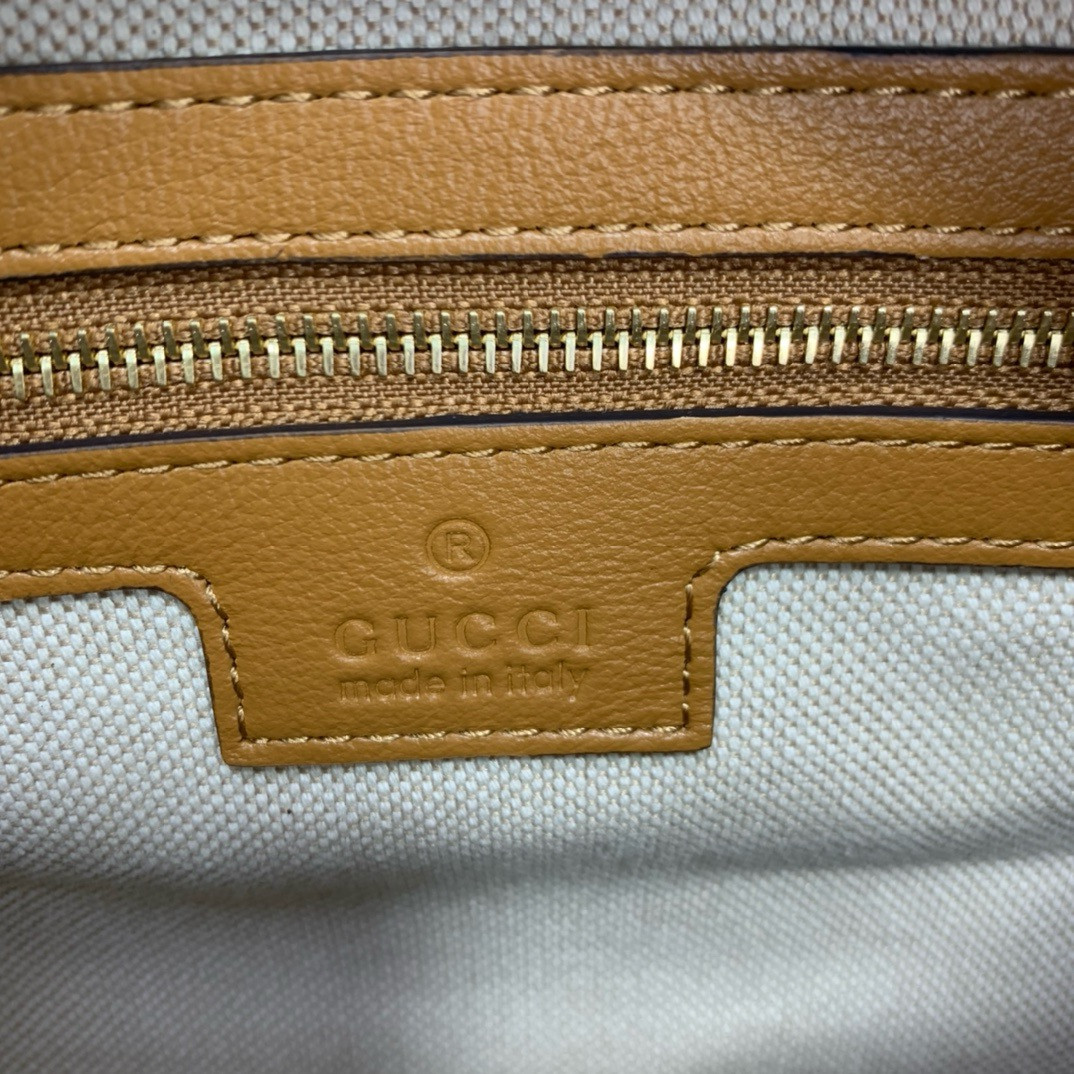 G*u*i attache medium shoulder bag 13.8″w x 12.6″h x 2.4″d