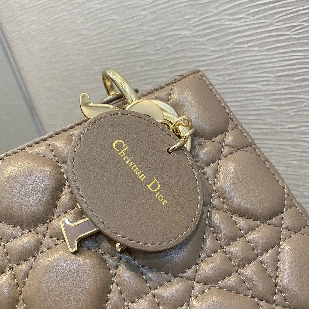 small lady D*oramour my abcD*or bag 8 x 6.5 x 3 inches