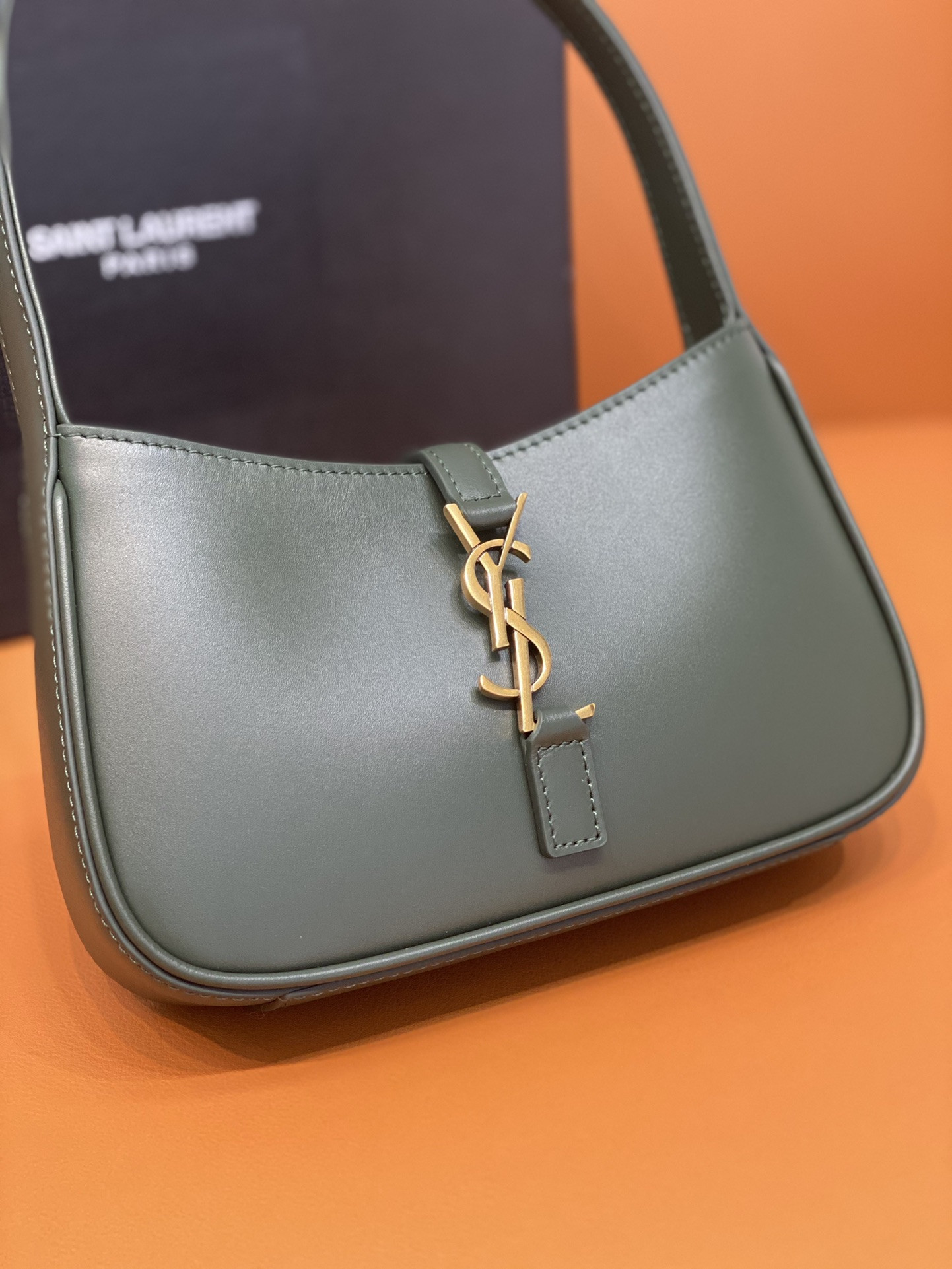 Y*L mini le 5 À 7 in smooth leather 7.5 x 4.5 x 1.8 inches