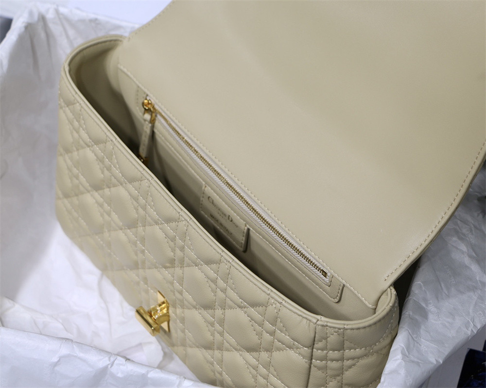 large d*or caro bag beige S*pple cannage calfskin 29 x 18 x 10 cm