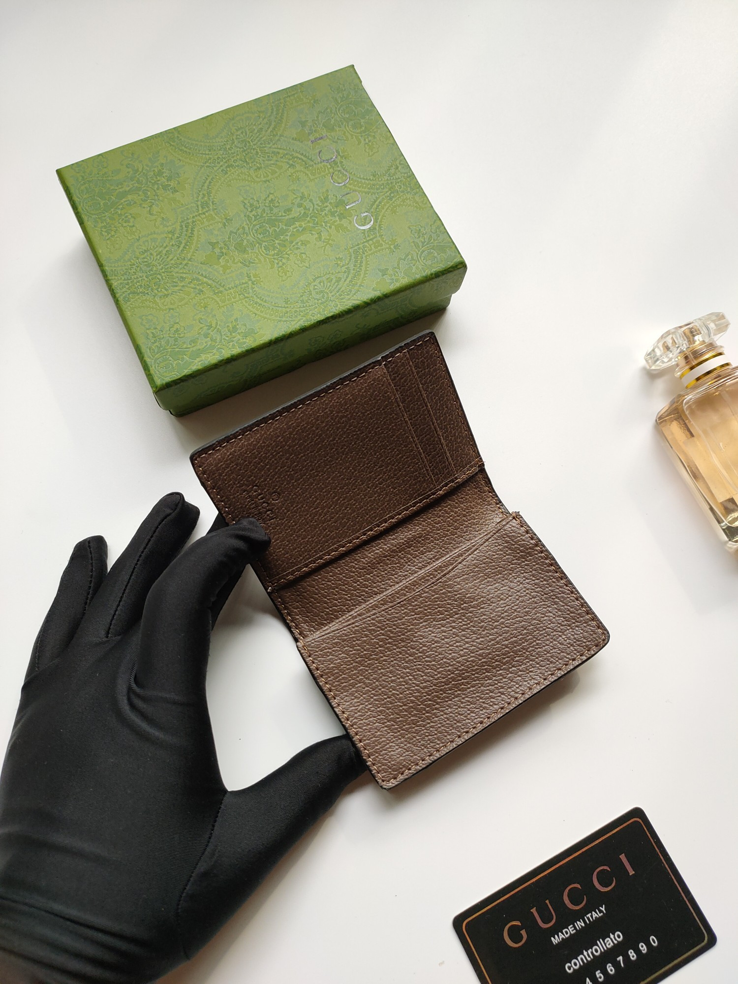 G*u*i gg  card case wallet