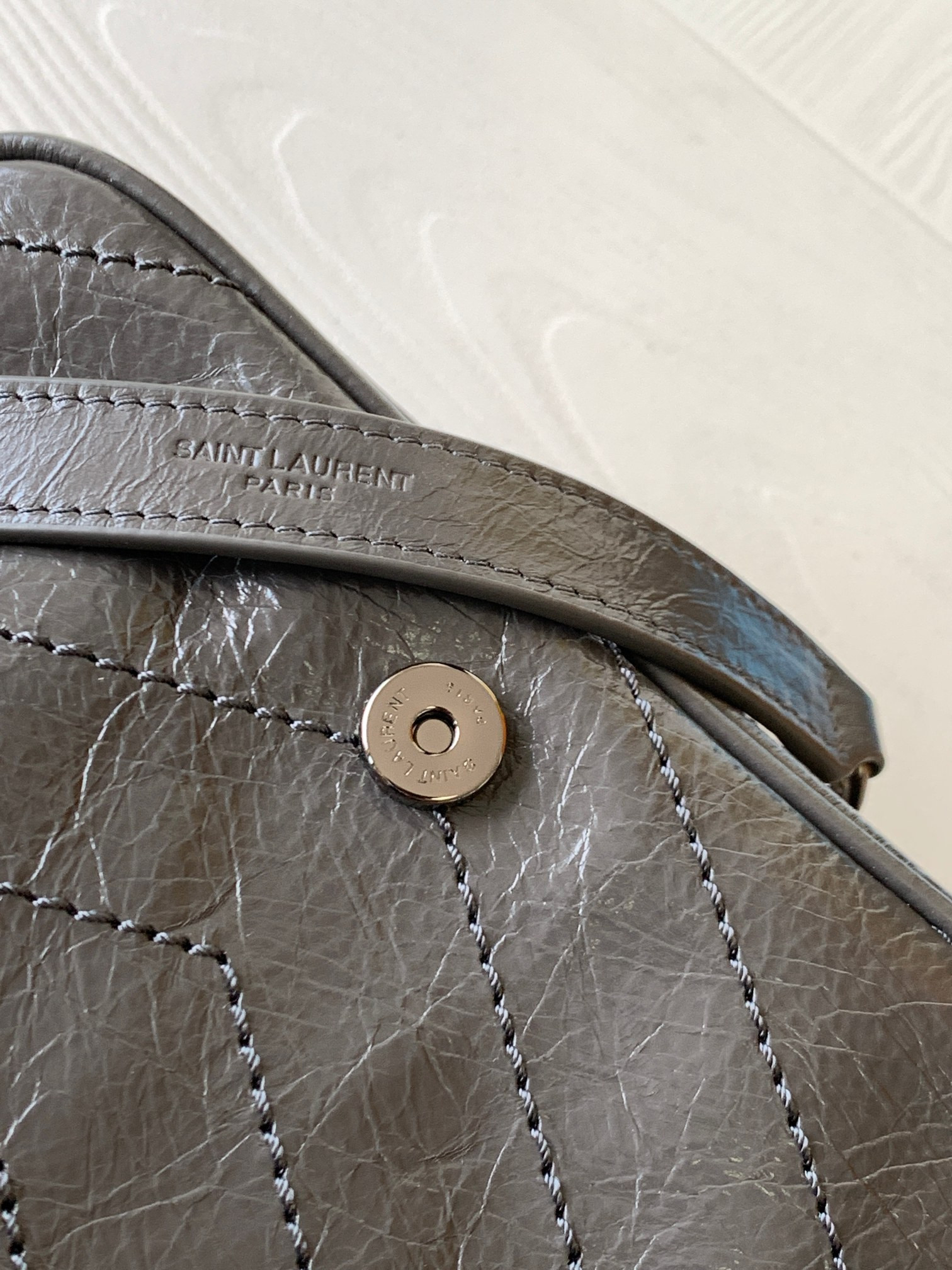 Y*L niki chain wallet in shiny leather gray 19 x 15 x 6 cm