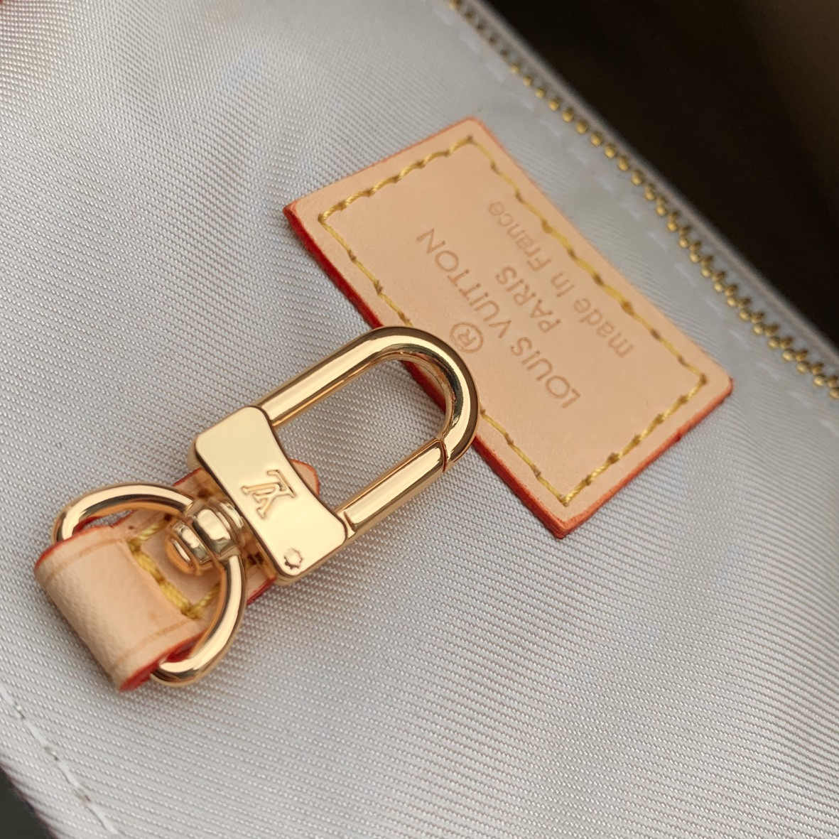 LV OnTheGo MM M24708 13.8 x 10.6 x 5.5 inches