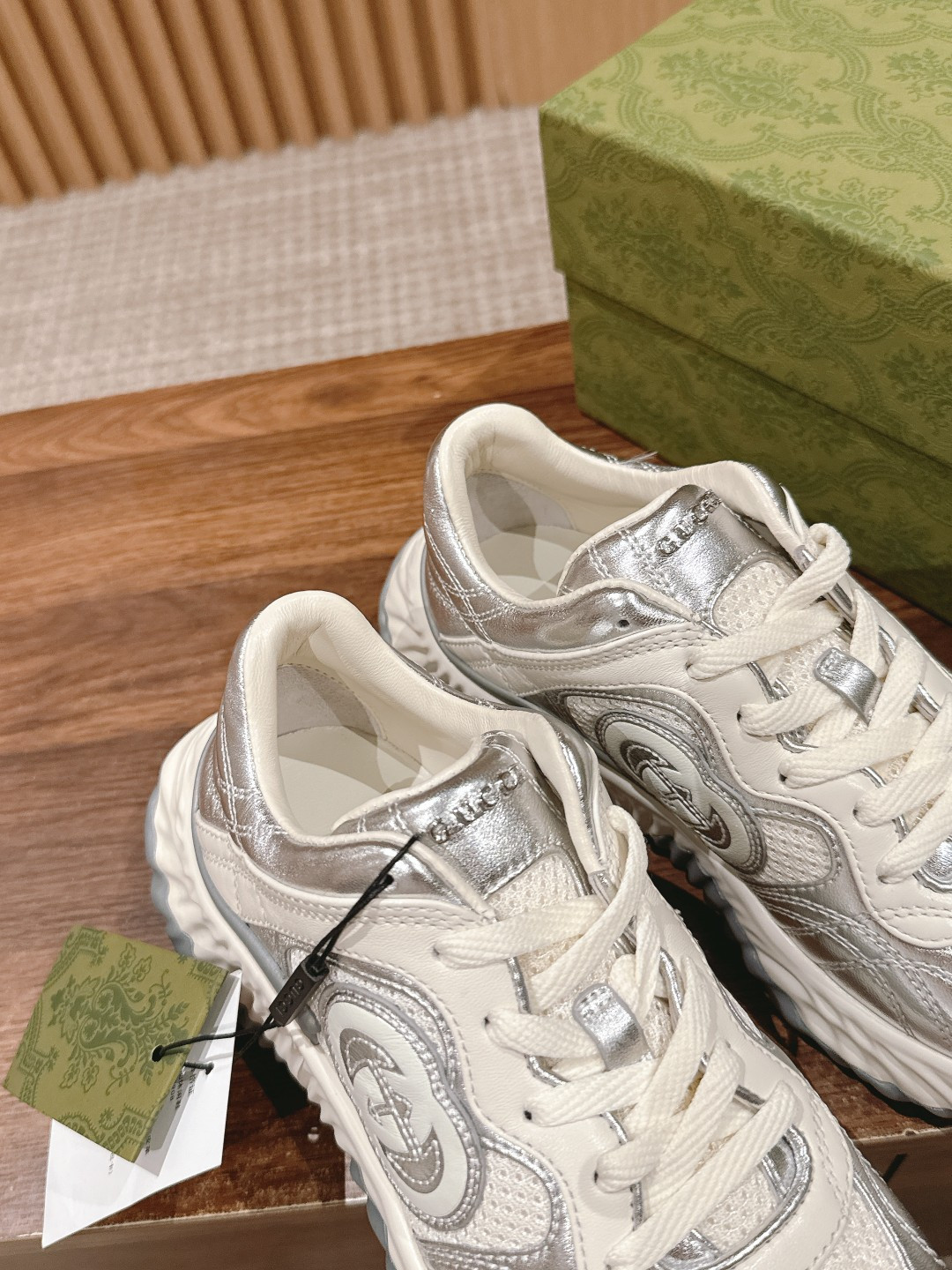 ua G*u*i ripple sneaker