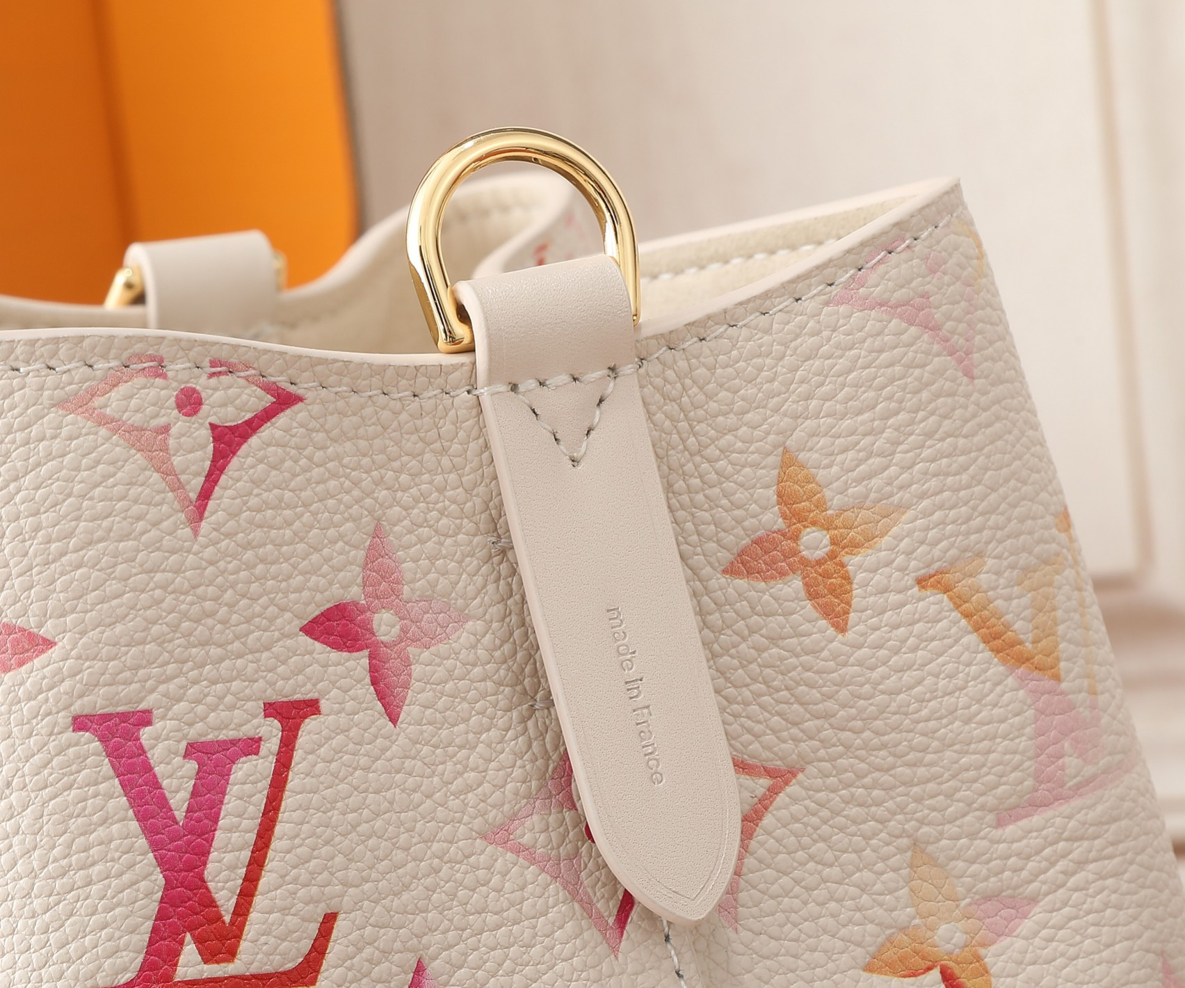 LV Néonoé BB M24649 7.9 x 7.9 x 5.1 in