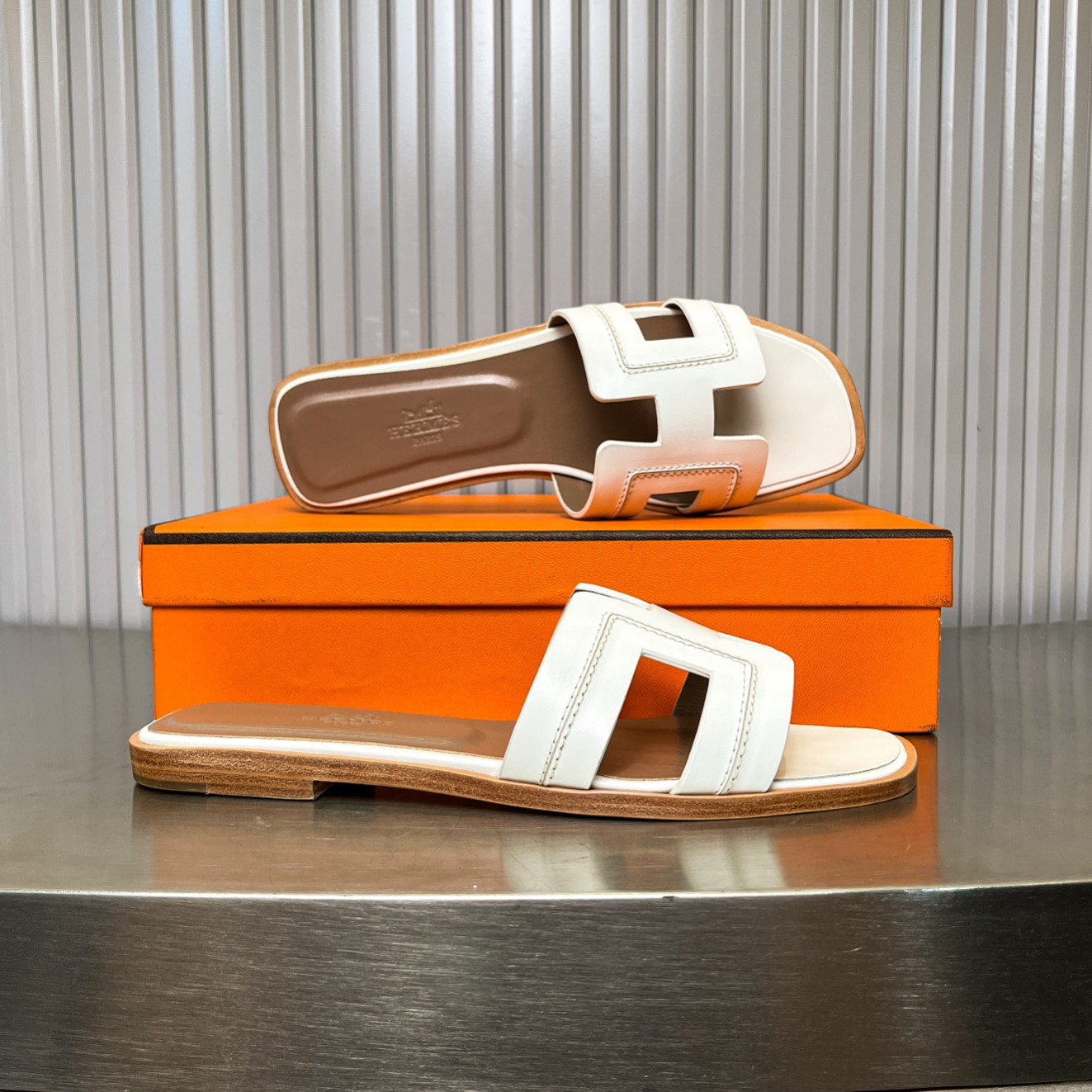 UA Hermès Oran sandal