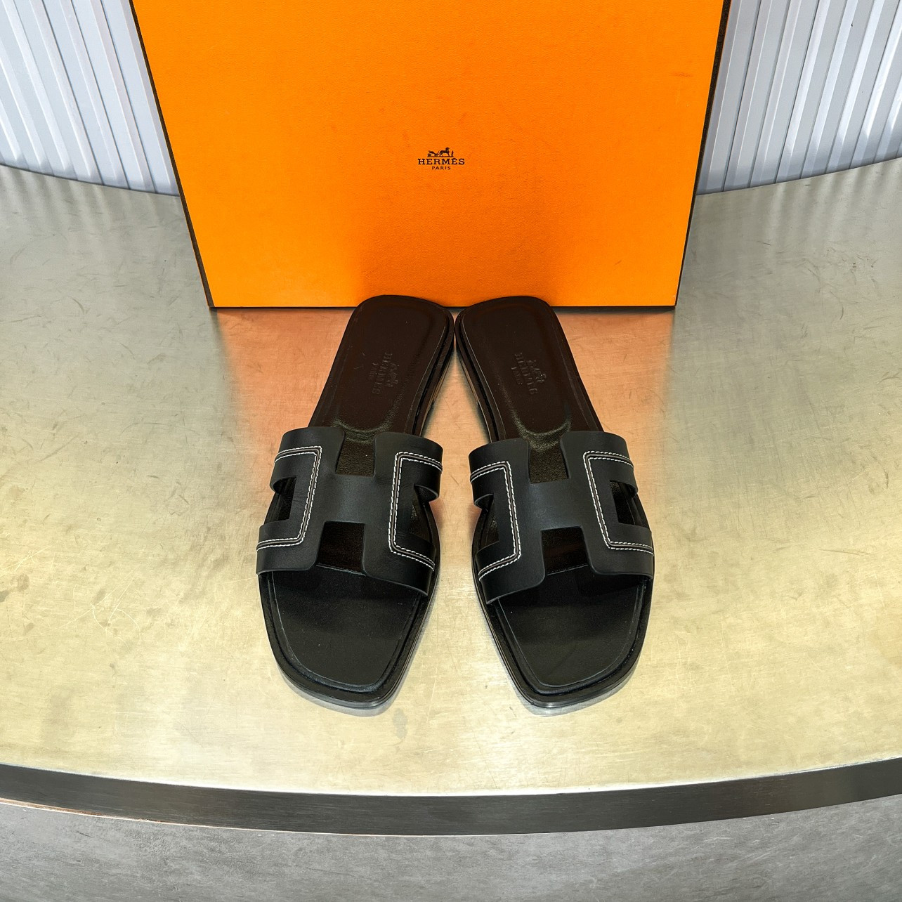 UA Hermès Oran sandal