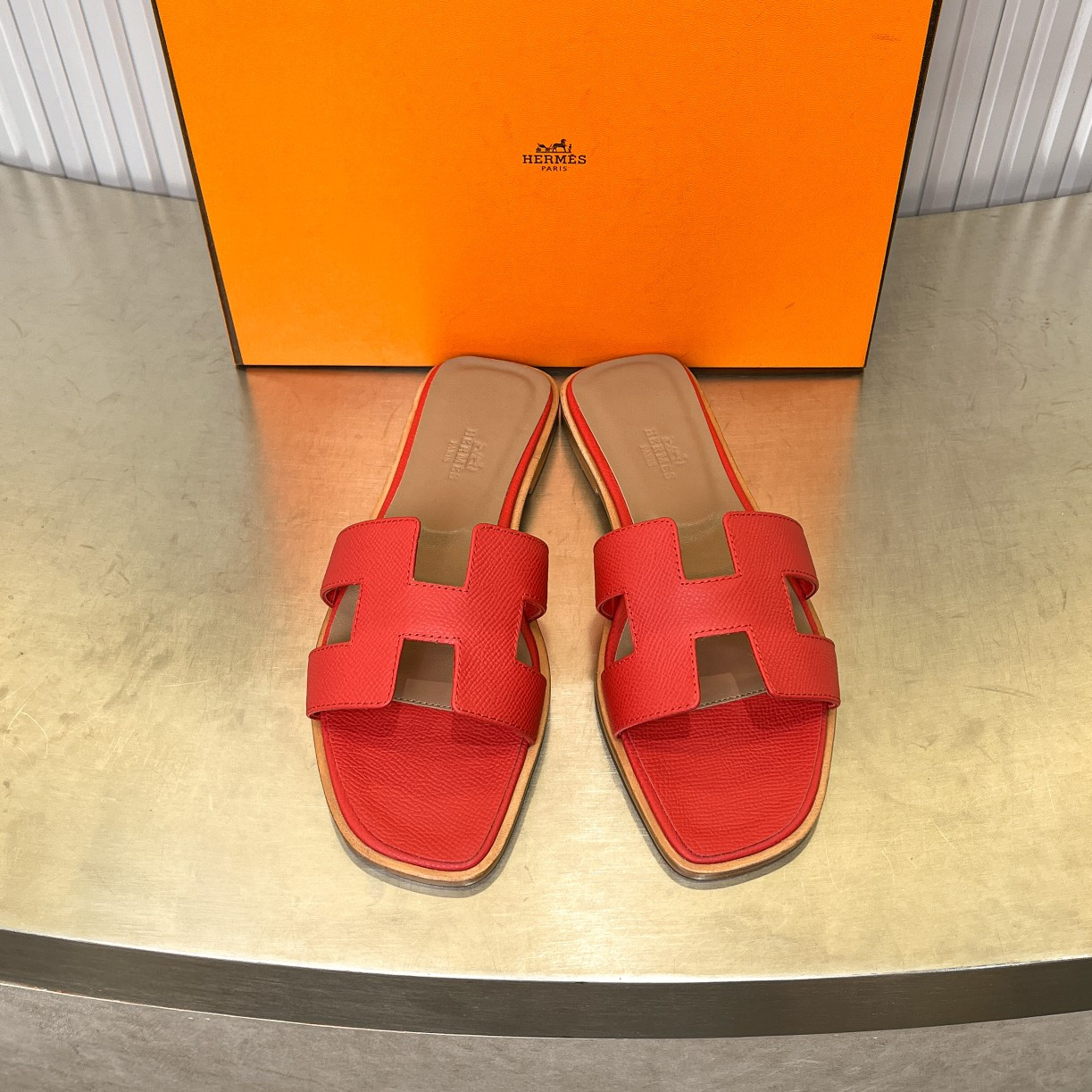 UA Hermès Oran sandal