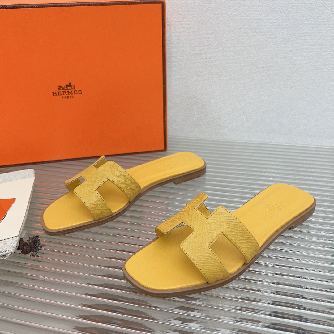 UA Hermès Oran sandal