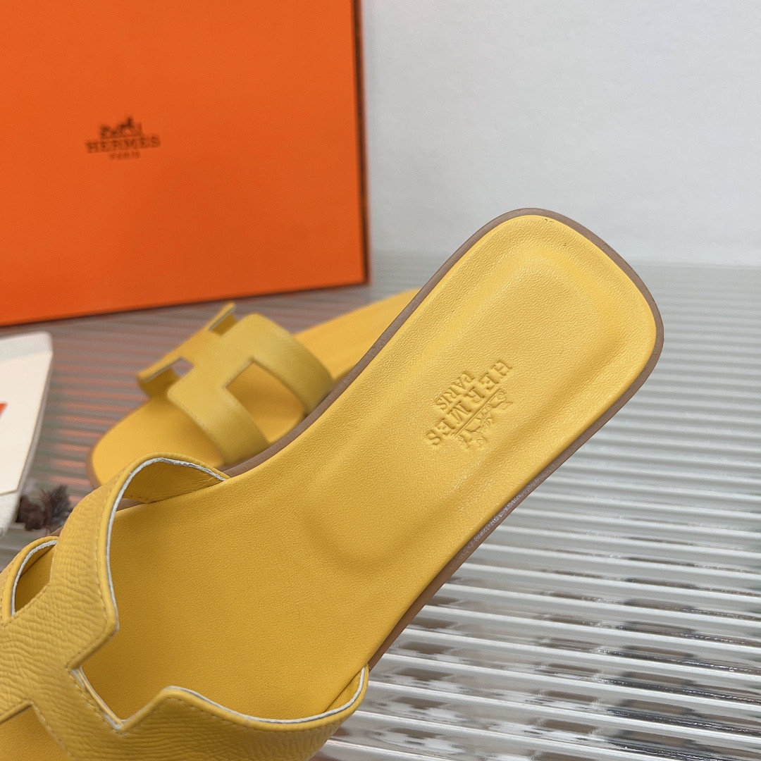 UA Hermès Oran sandal