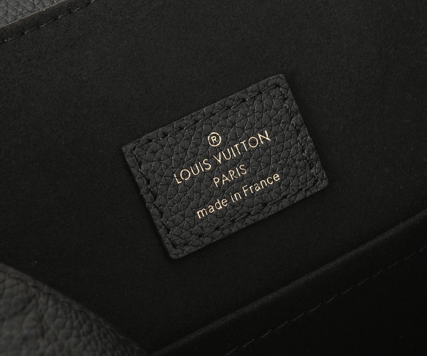 LV Backup M47072 7.9 x 8.7 x 5.5 inches