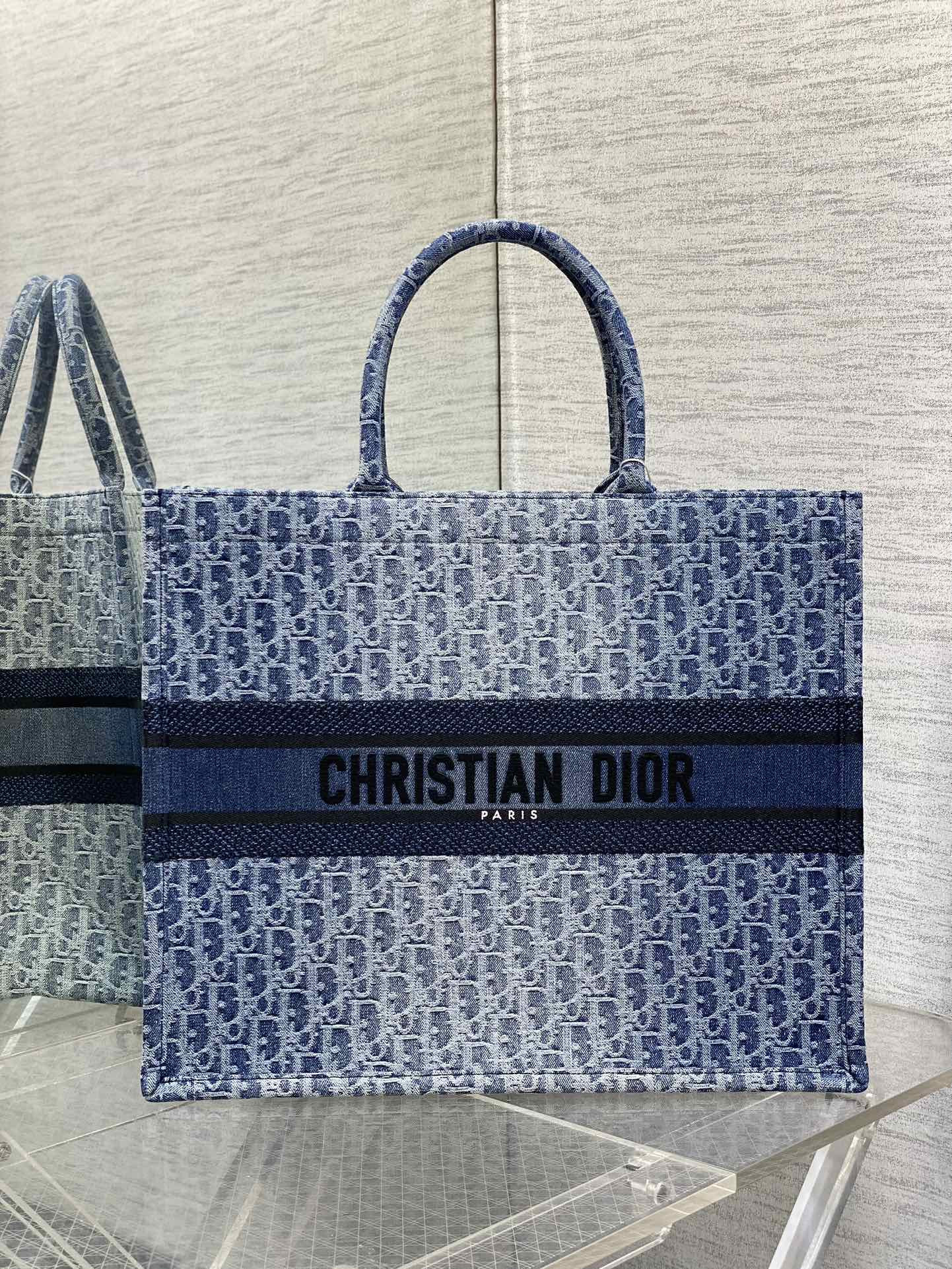 large D*or book tote blue denim D*or oblique jacquard  42 x 35 x 18.5 cm