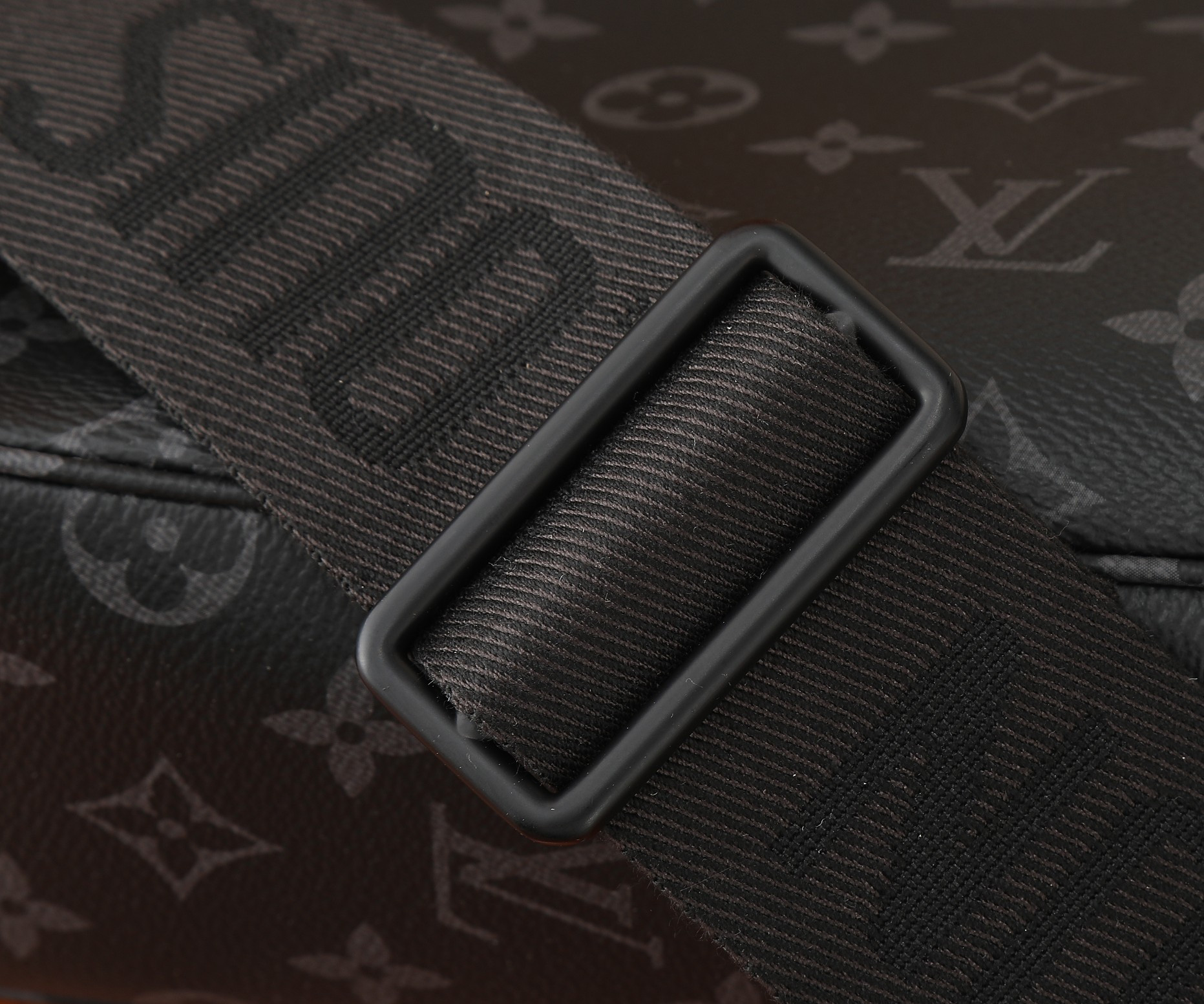 LV Pochette Accessoire XL M11741 11 x 6.5 x 3.5 inches