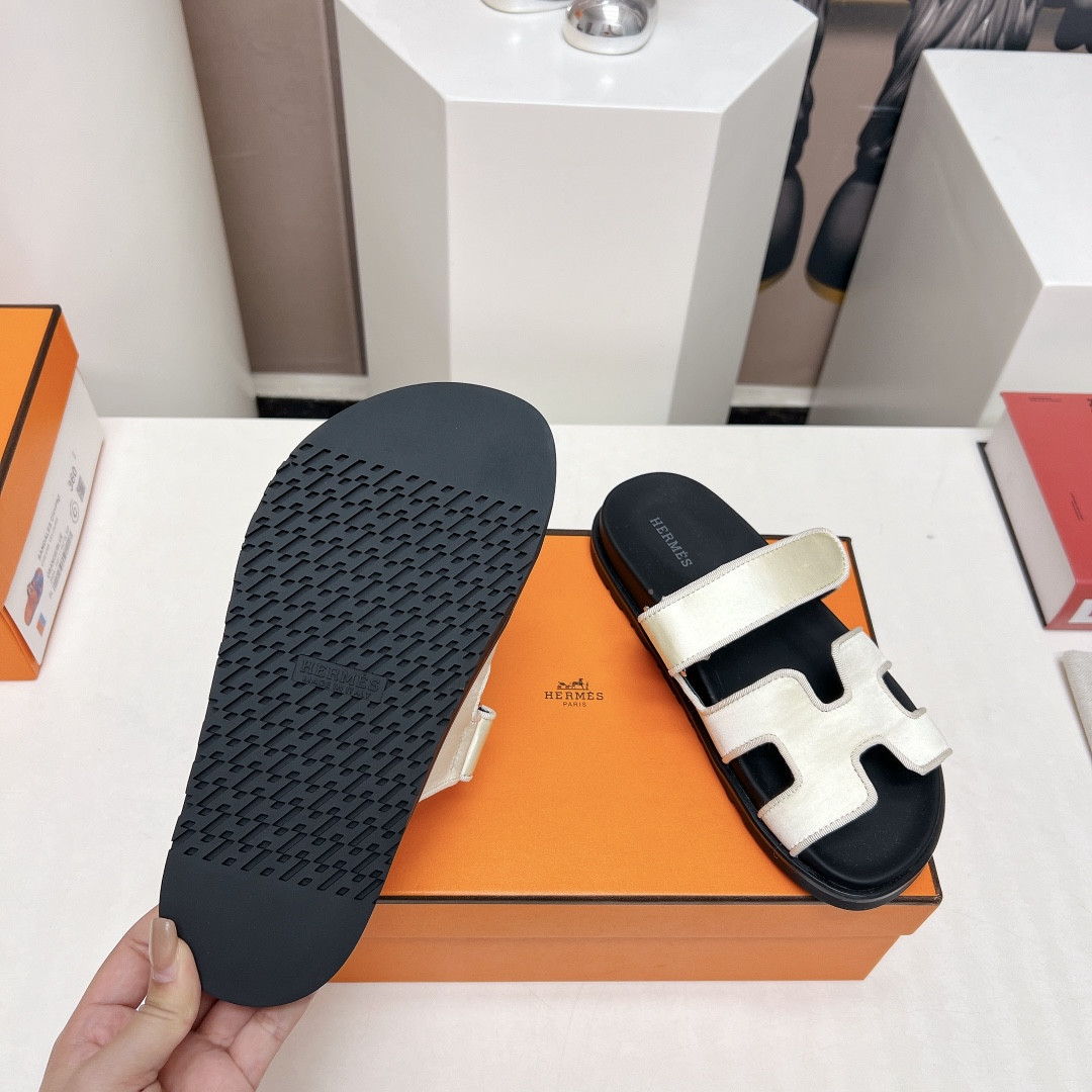 UA Hermès Chypre sandal