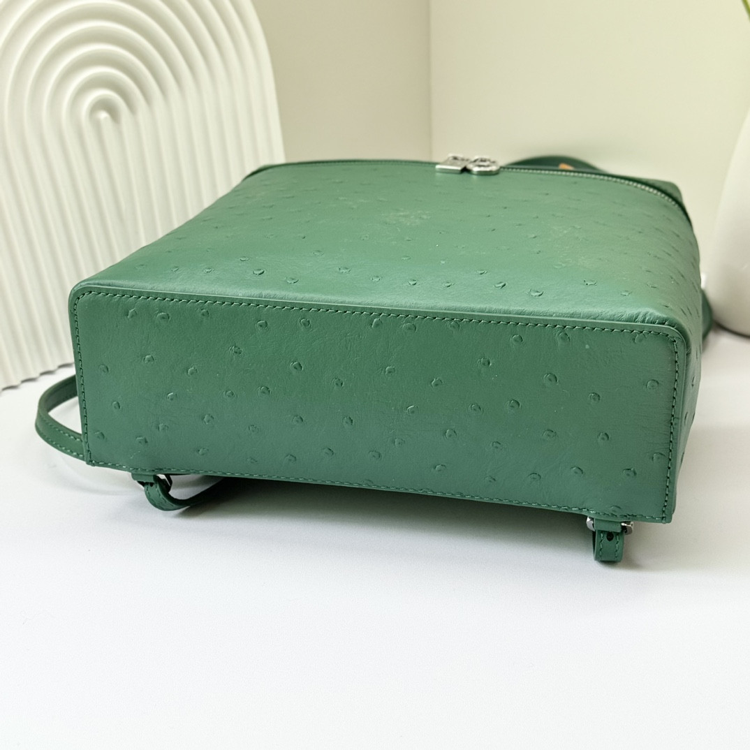 L**o p*ana extra pocket backpack l23.5 ostrich-grained leather 23 x 21 x 8 cm