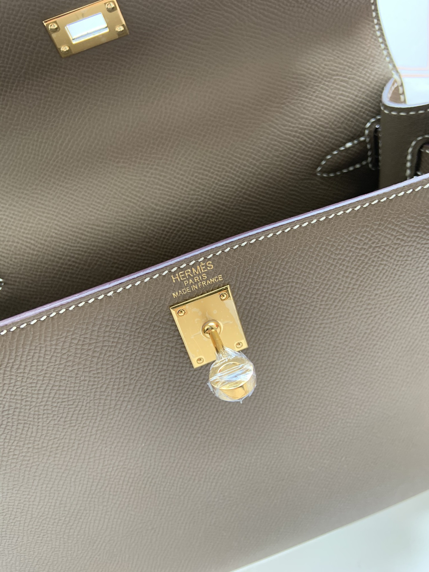 HERMÈS Kelly Gold-tone Hardware 25 28