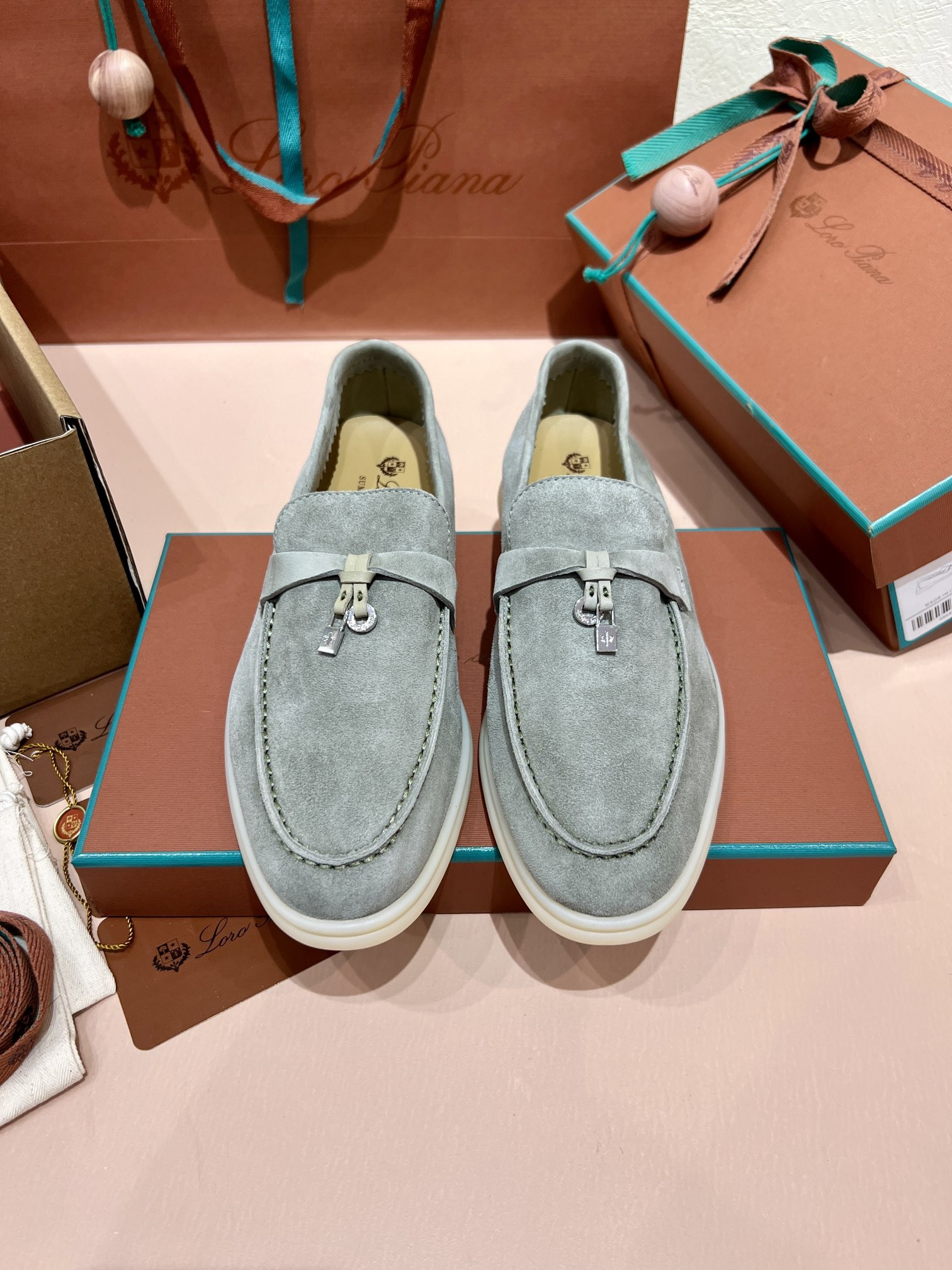 ua L**o p*ana summer charms walk loafers