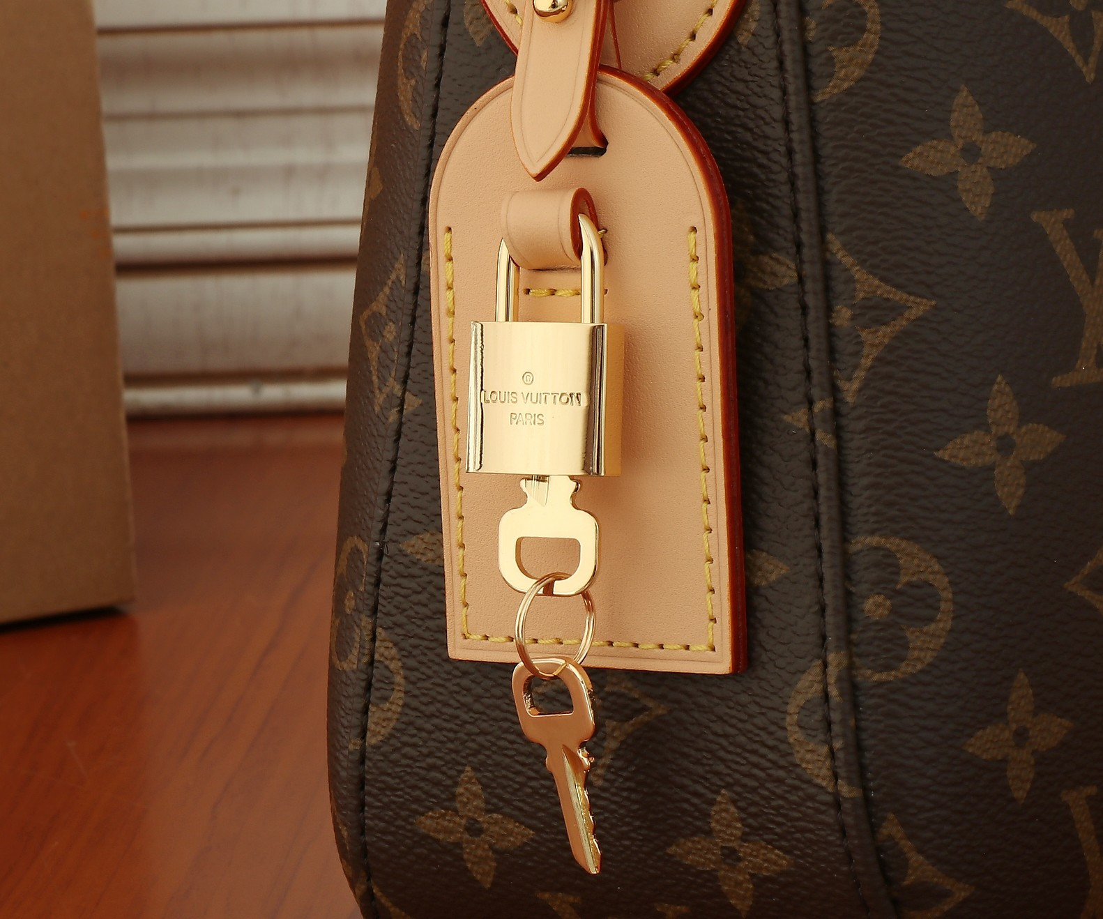 LV Slouchy PM M11952 22 x 9 x 33 cm