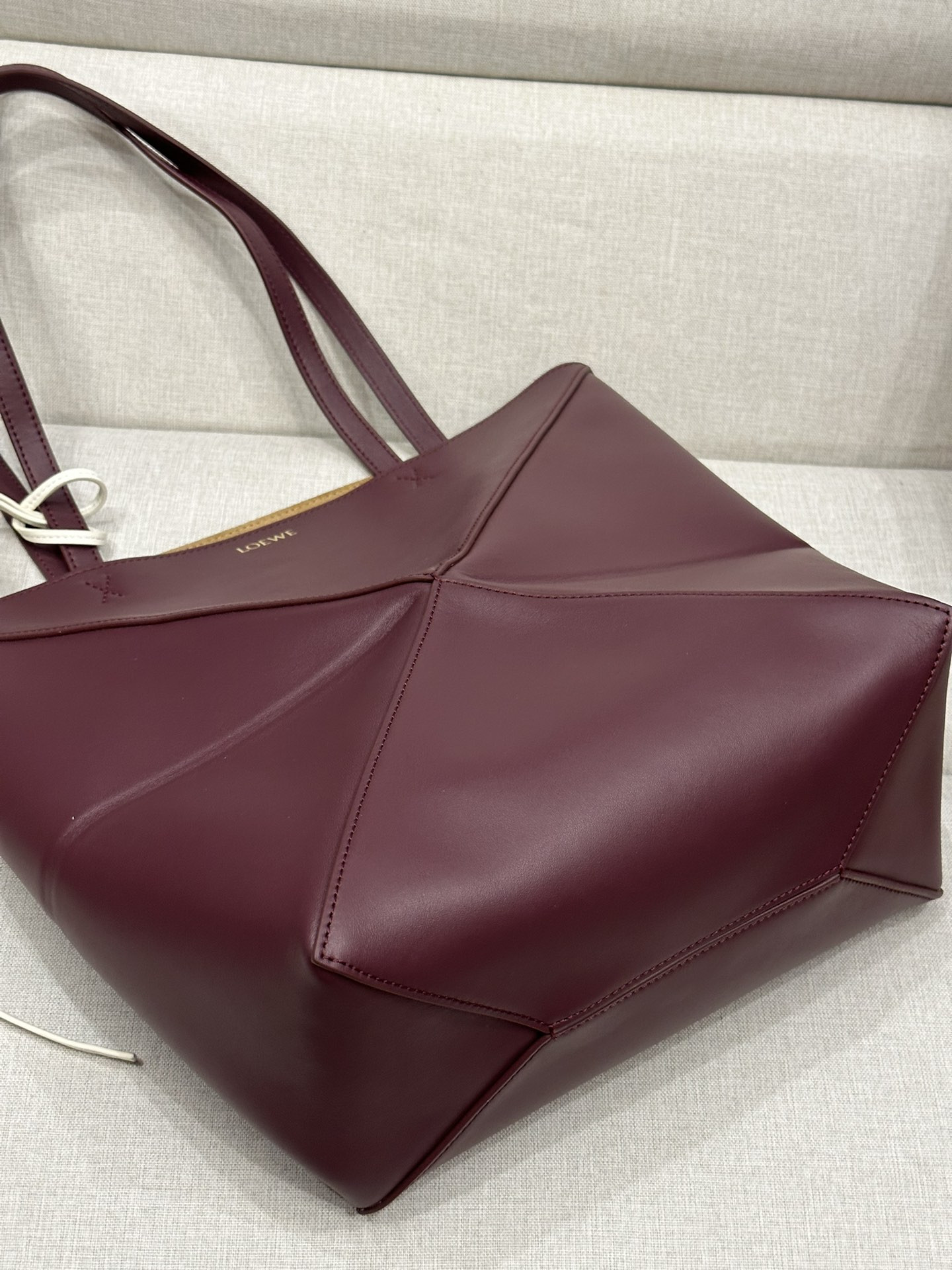 L0ew* medium puzzle fold tote in shiny calfskin 25.5x14.5x31.5cm