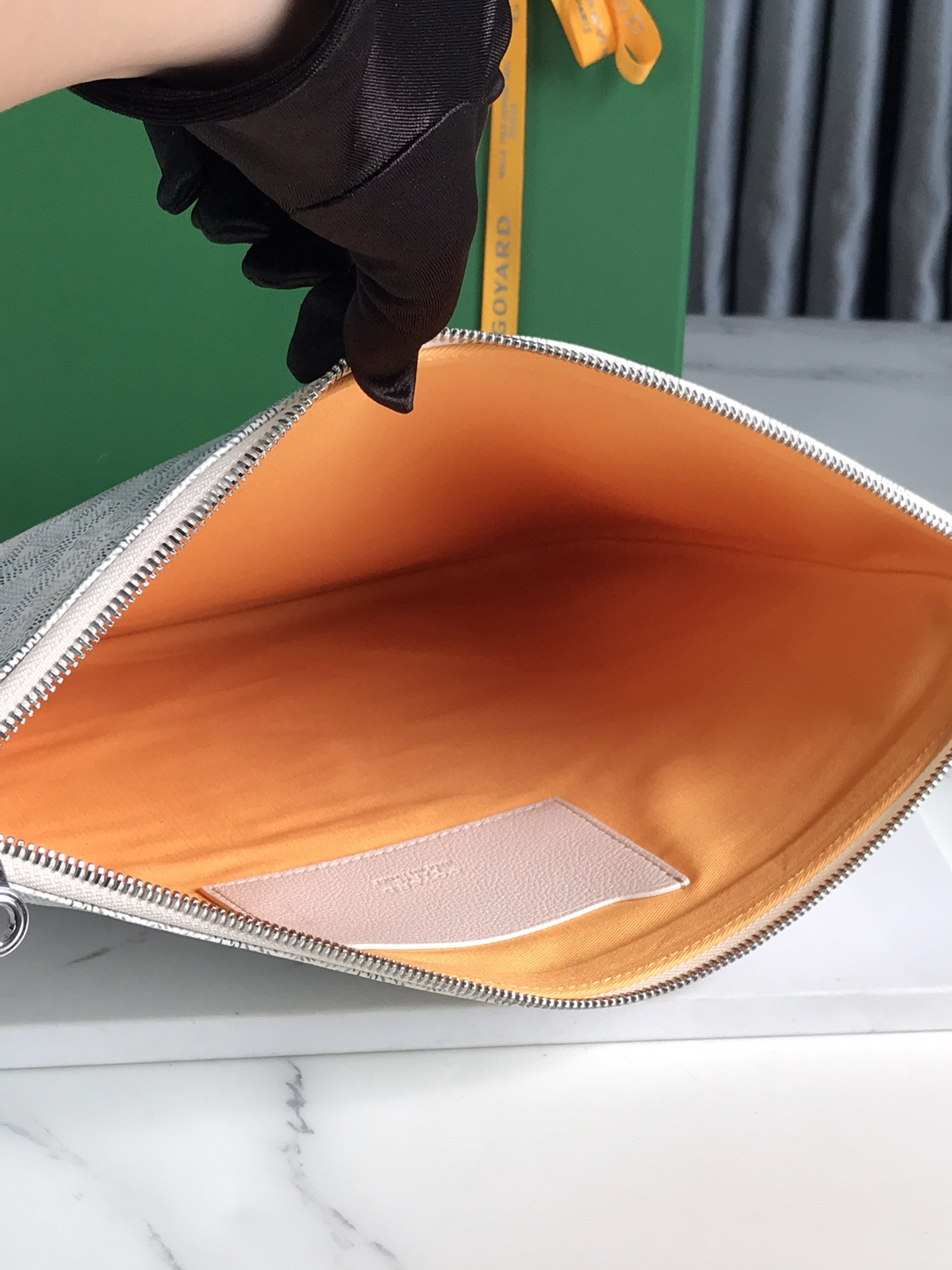 Go*ard Go*ardine white senat mm pouch palladium hardware 36x26x0.5cm