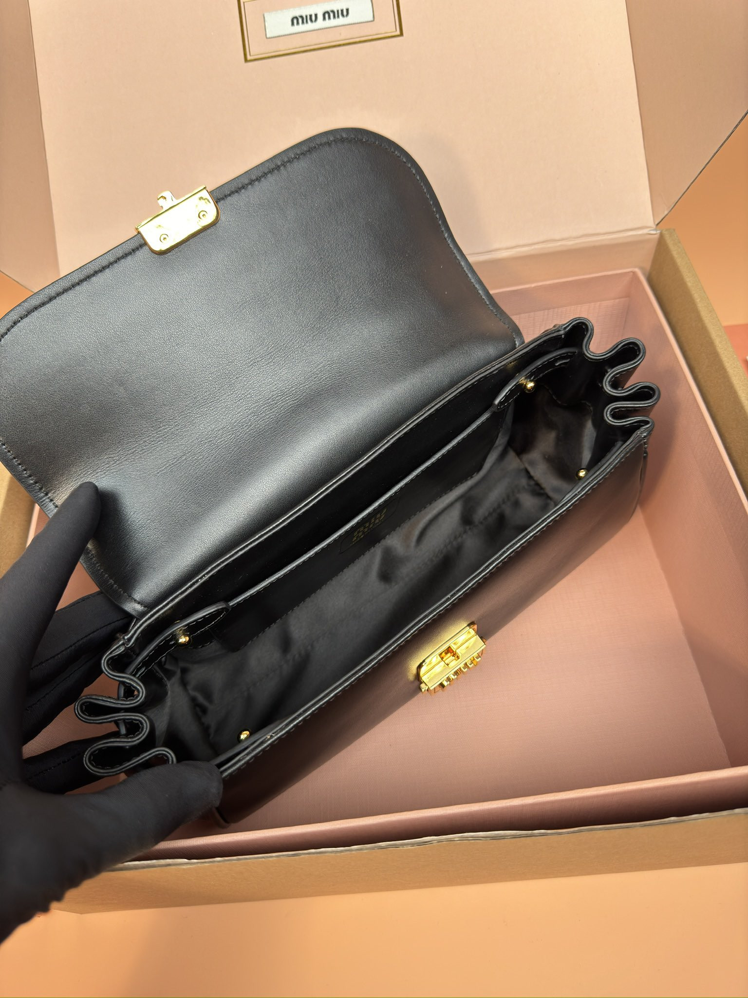 Miu Miu Leather shoulder bag 13.5x24x9cm