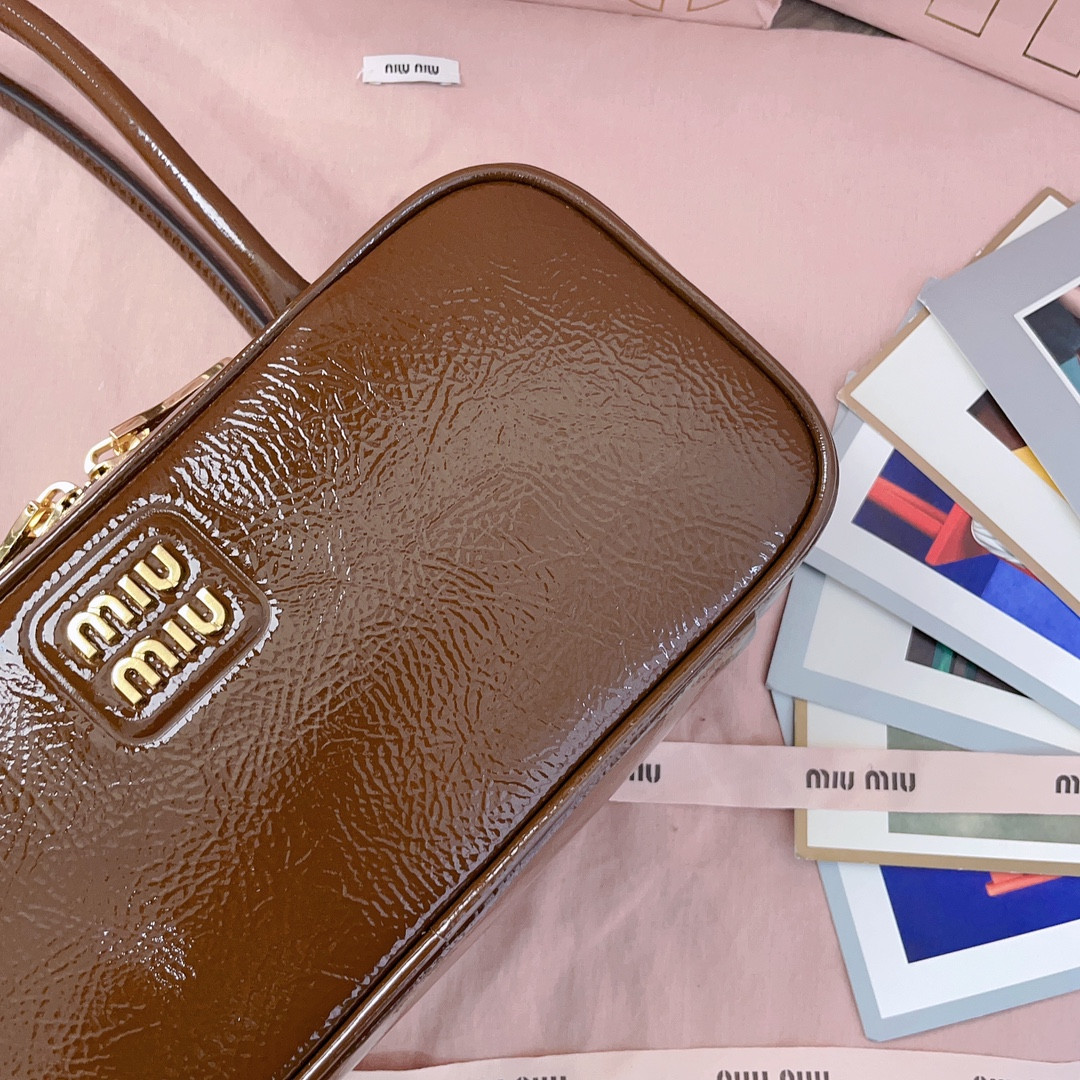 Miu Miu Beau naplak patent leather bag 12x27x8cm