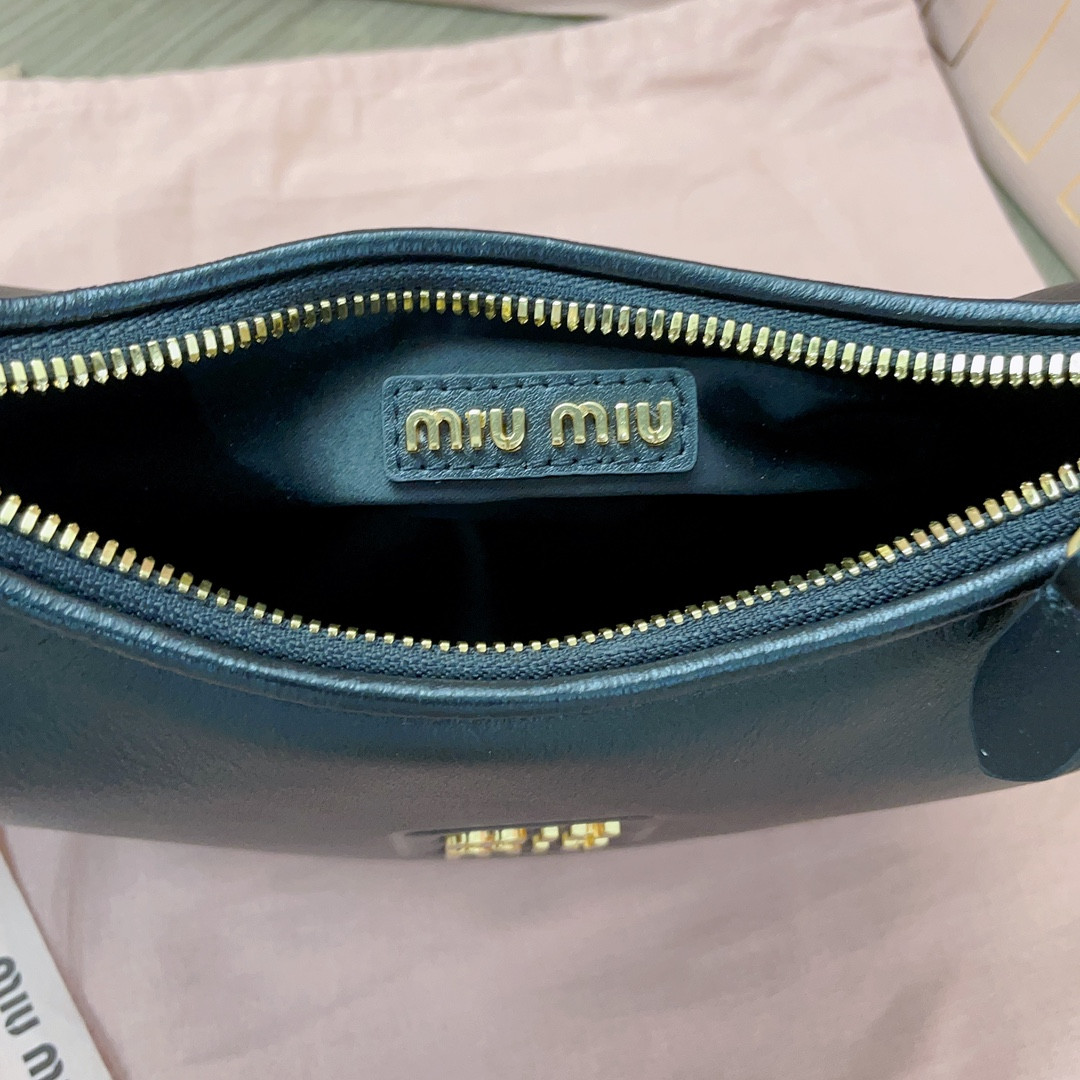 Miu Miu hobo bag 20X17X6Cm