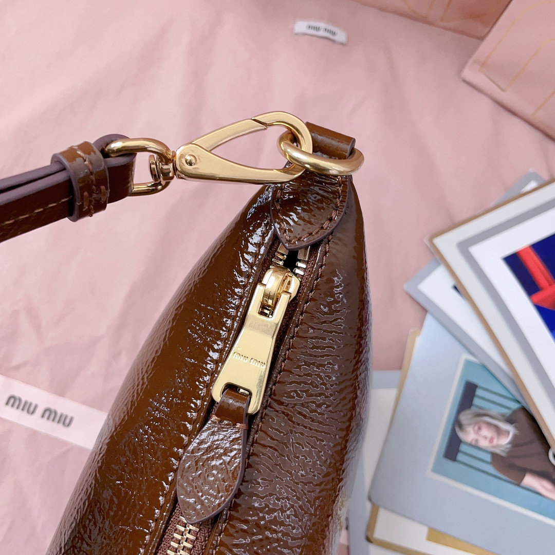 MIU MIU Naplak patent leather pouch 14x18.5x10cm