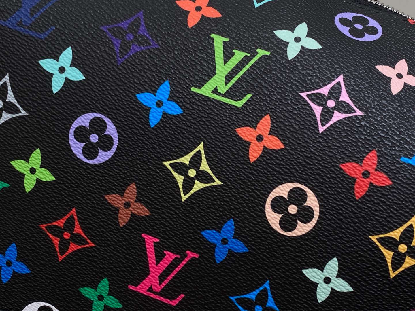 LV POCHETTE COSMÉTIQUE M13743 BLACK 27x18x9cm