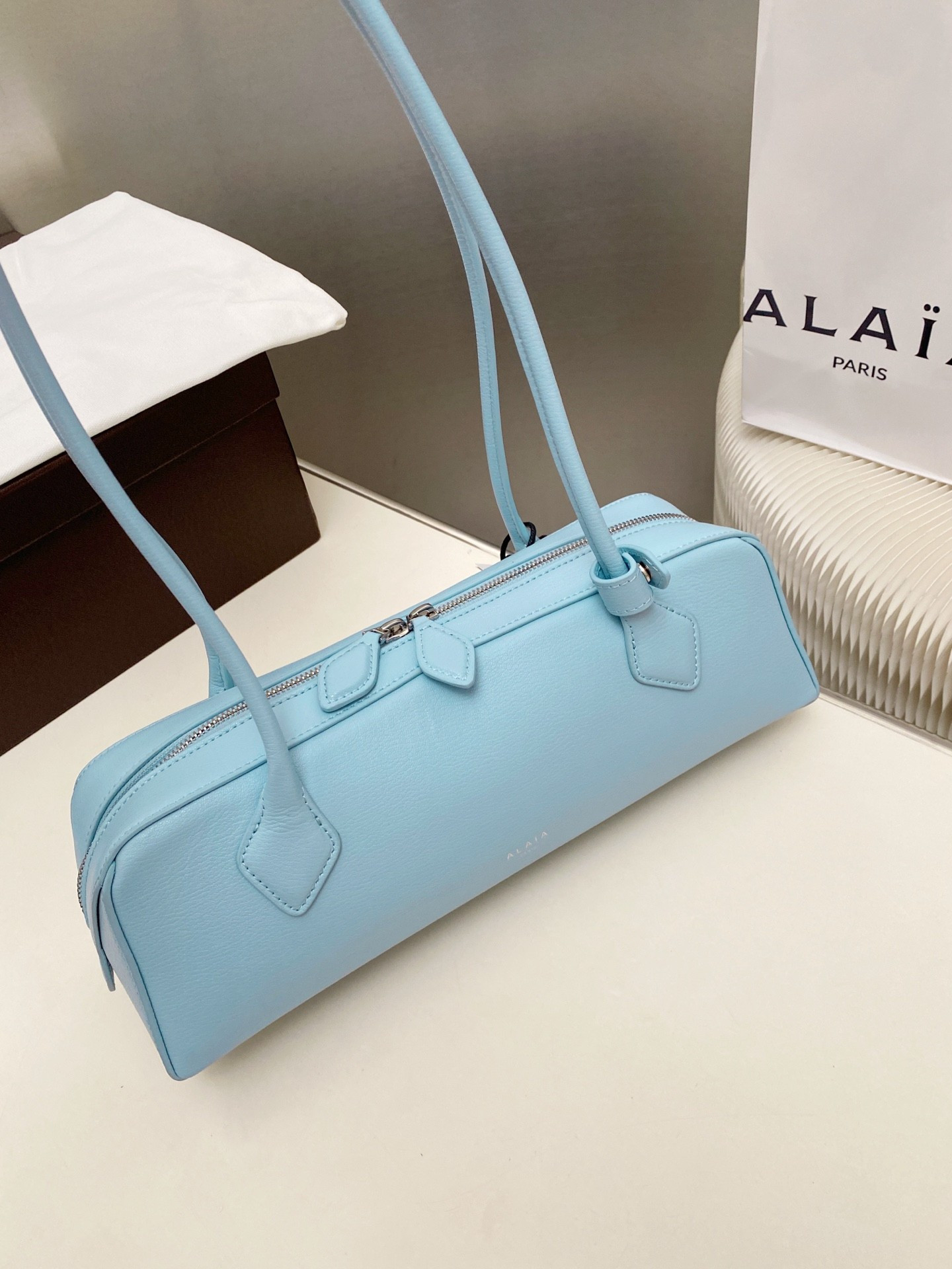 ALAÏA LE TECKEL MEDIUM BAG 33x11x10cm